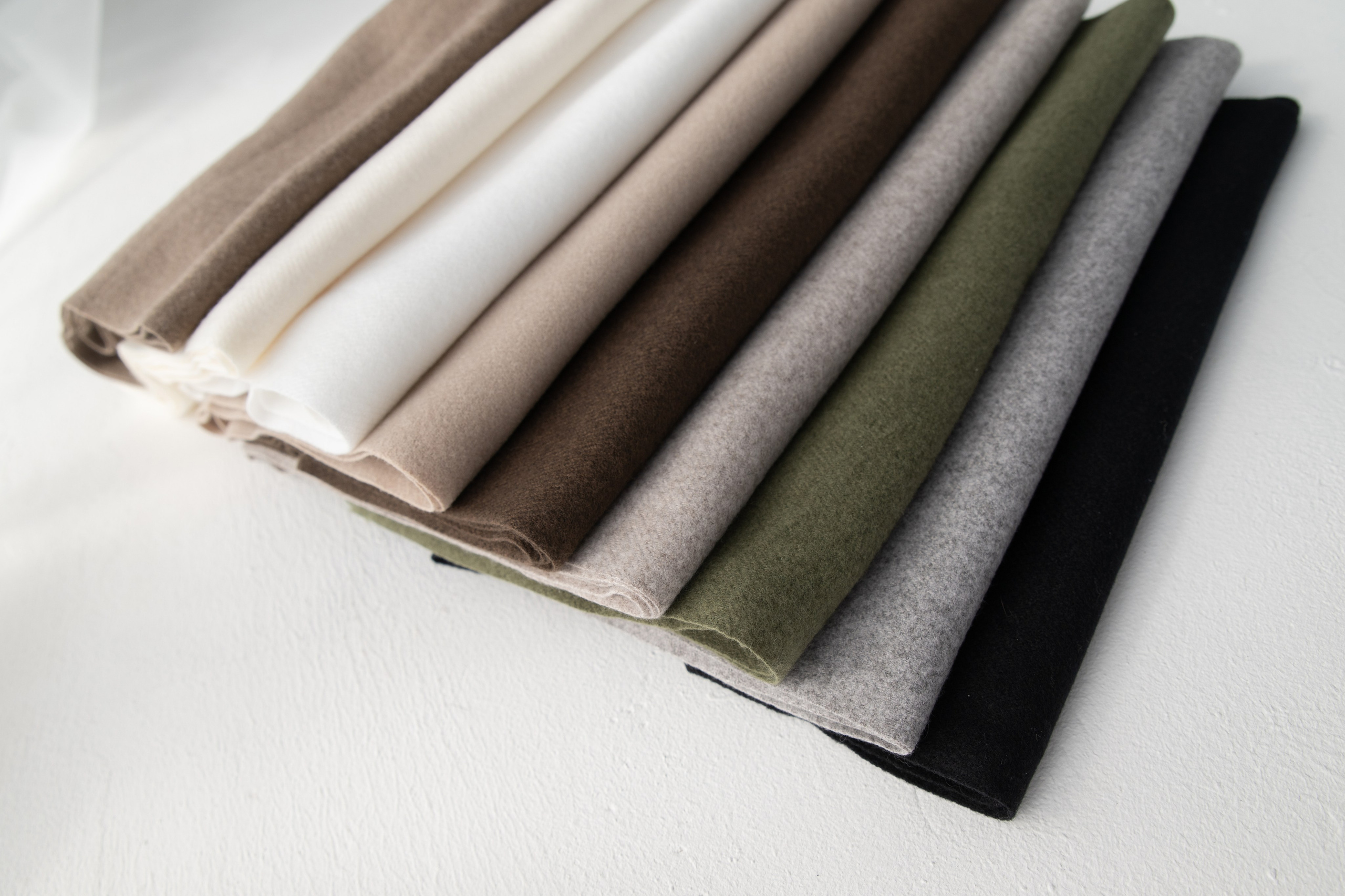 С нами тепло. Фотограф Ярмишко Дарья. Выпускные фотокниги