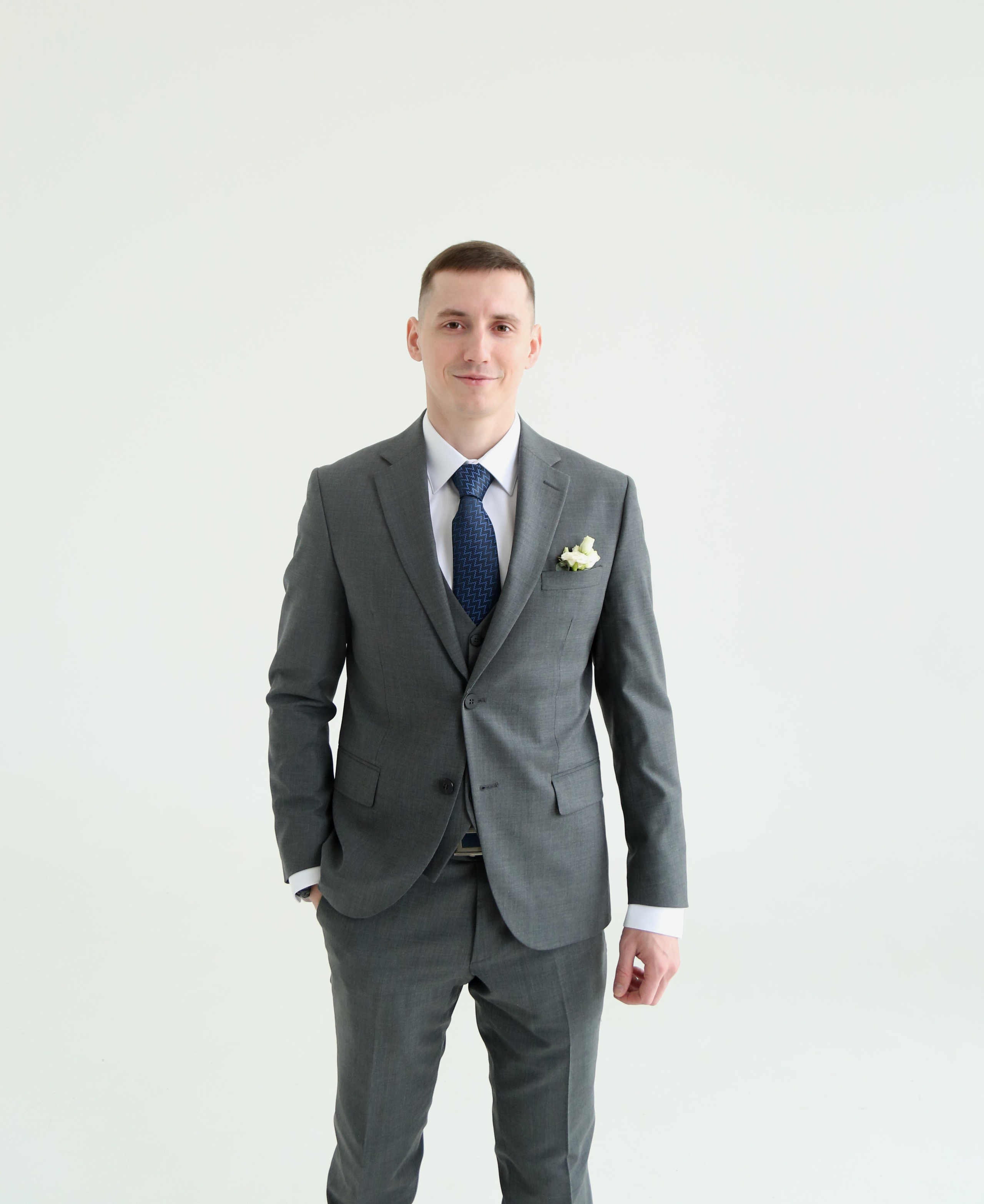 Свадебная фотосессия Николая и Надежды в Кутузовском ЗАГСе в Москве. Фотосессия в студии в Москве от профессионального фотографа услуги по доступным ценам