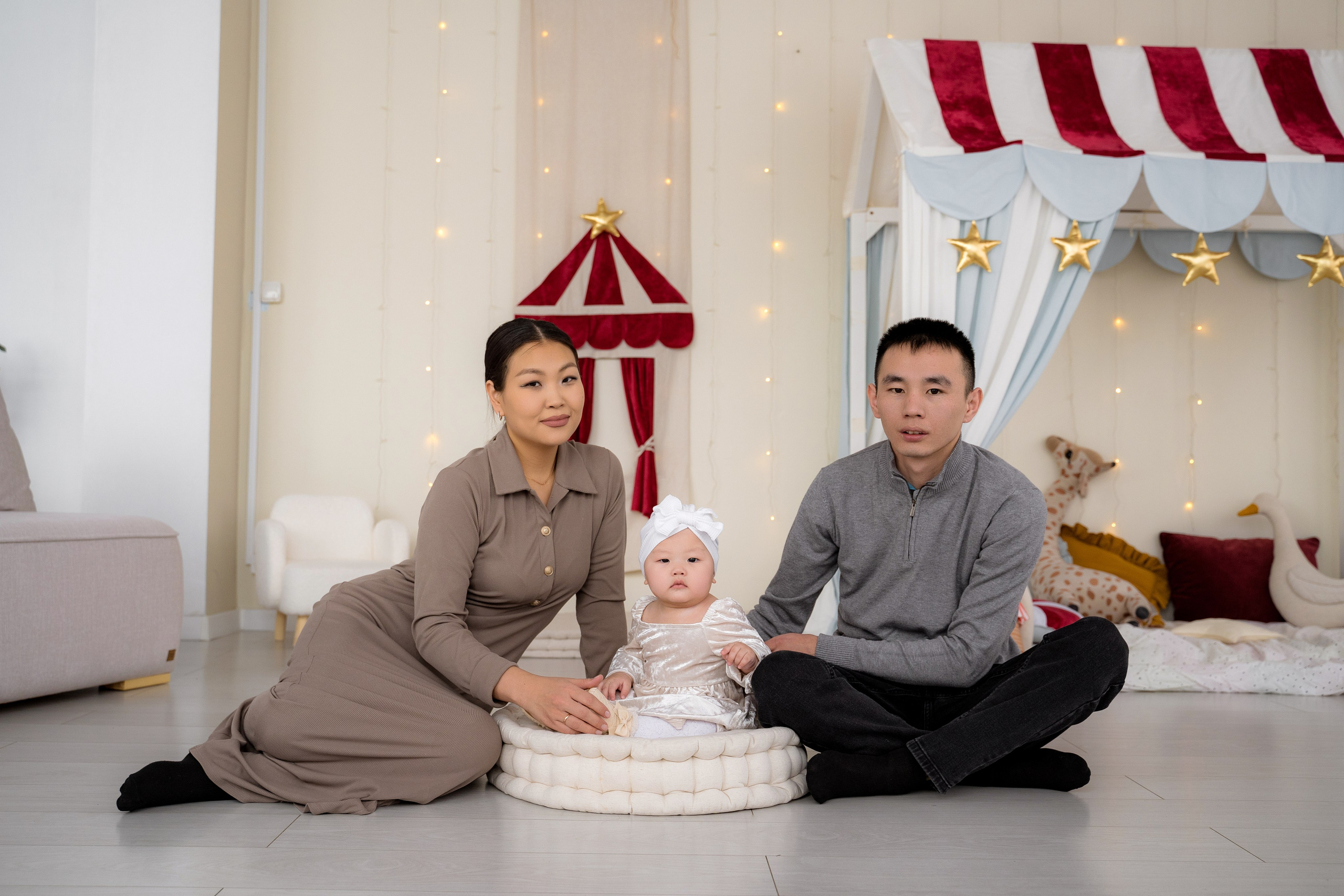 Семейная Люкс. Фотостудия Малина в городе Улан-Удэ. Фотограф Ирина Жарникова