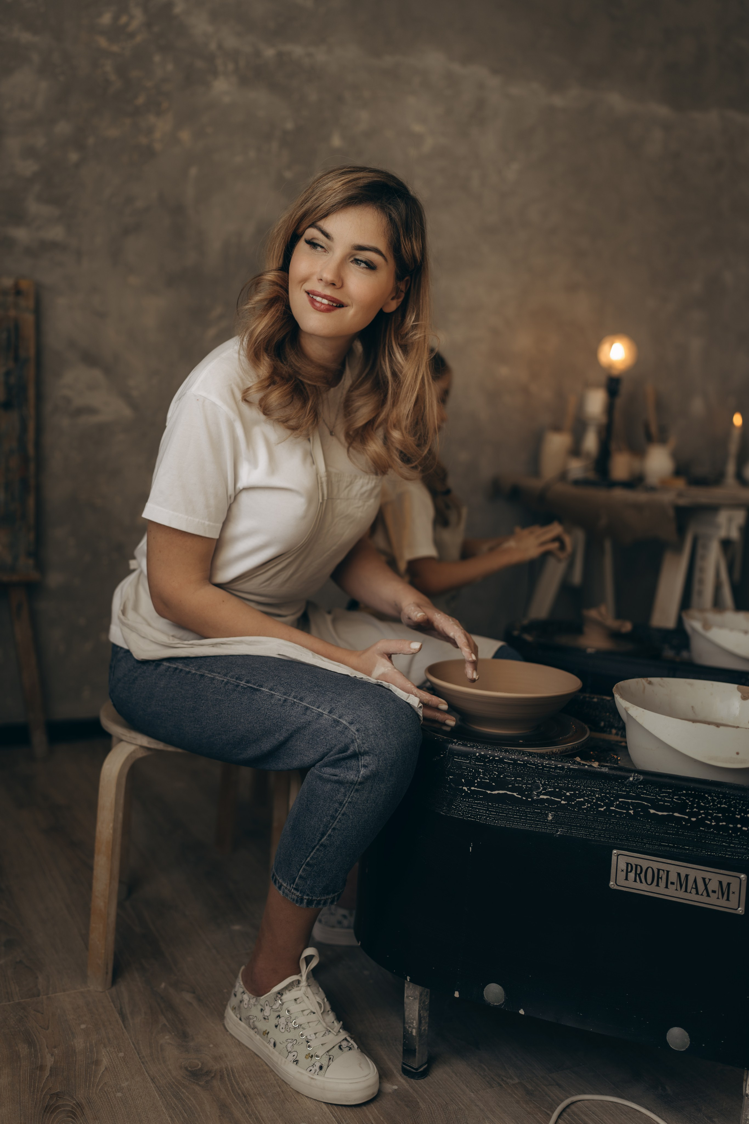 В гончарной мастерской. Семейный фотограф Москва. Фотограф беременности и материнства Москва