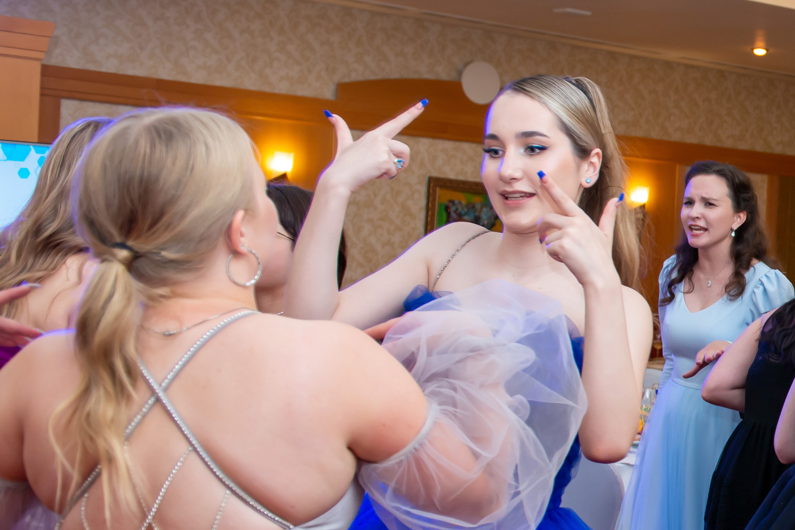 Выпускной вечер в гимназии № 37, ресторан La Ronde