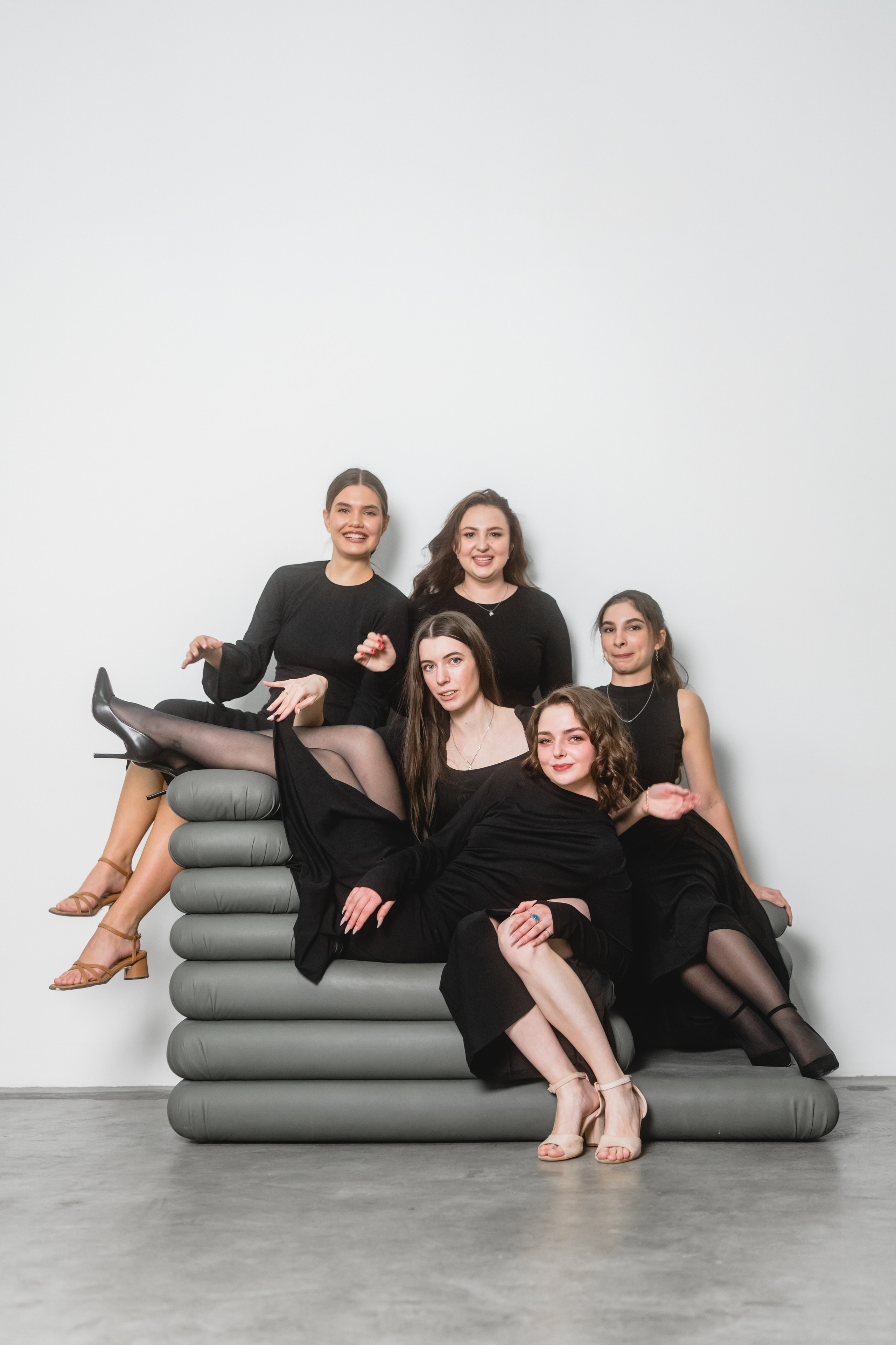 Студийная групповая фотосессия. Свадебный и индивидуальный фотограф Аля Мамакова