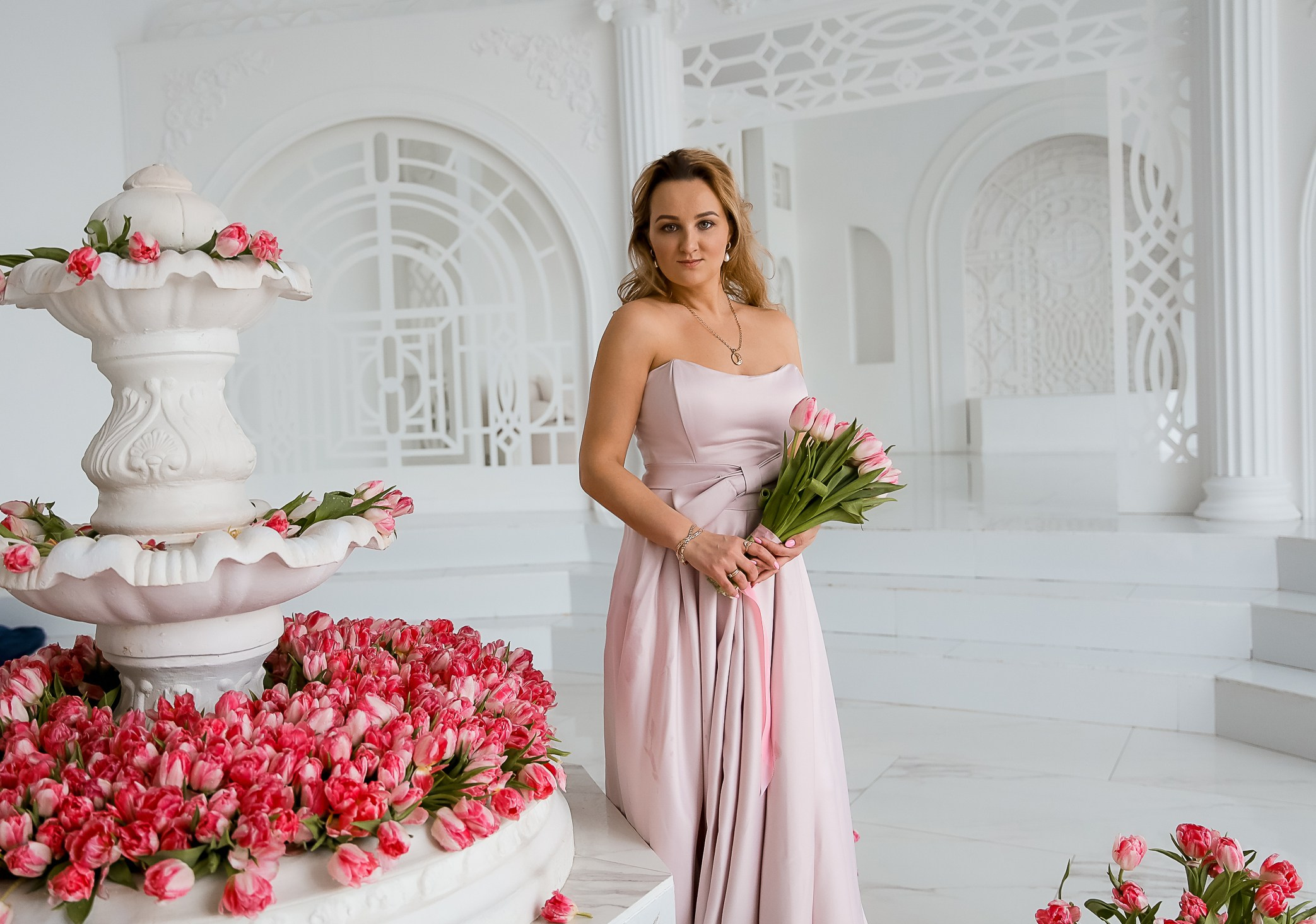 НАТАША. ВЕСЕННЯЯ СЬЕМКА С ТЮЛЬПАНАМИ. Фотограф в Москве Ольга Колесникова