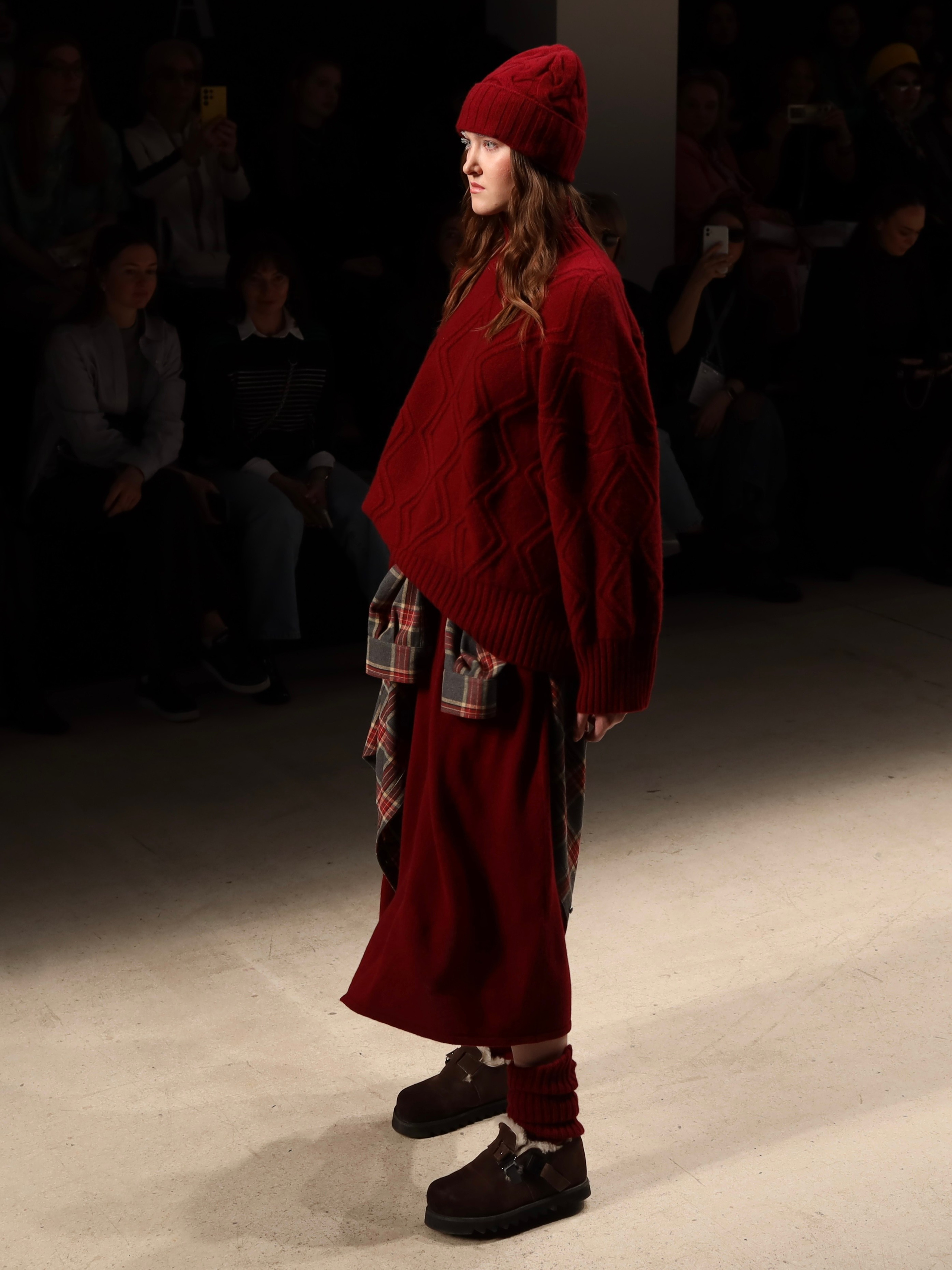 Показ Alpe Cashmere (Москва) — Московская неделя моды 13 марта 2025. Фотосессии и репортаж — Фотограф в Москве — Рина Серёгина