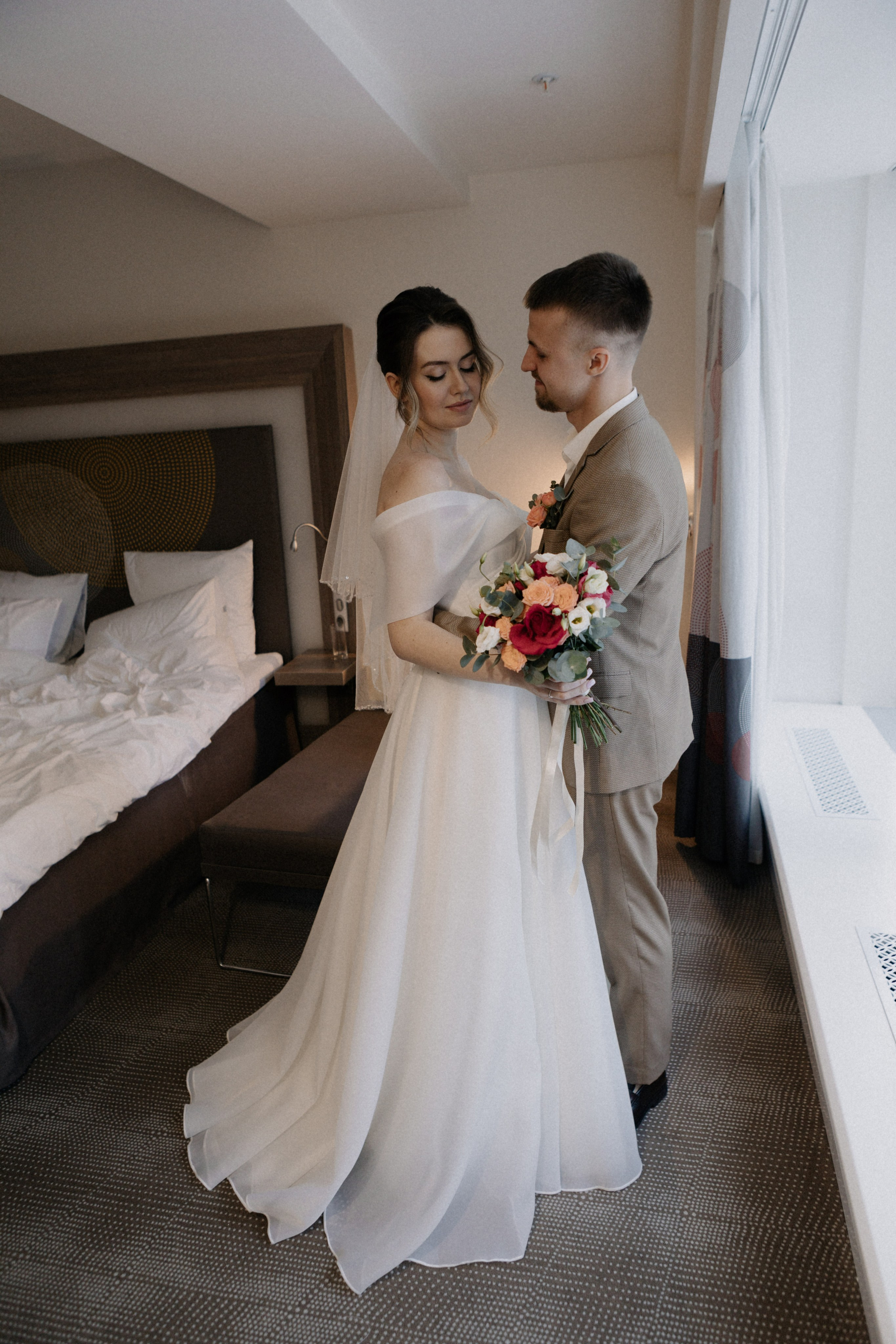 Ксюша и Илья. Утро в отеле роспись в Birds. Свадебный и портретный фотограф в Москве Анастасия Масюк