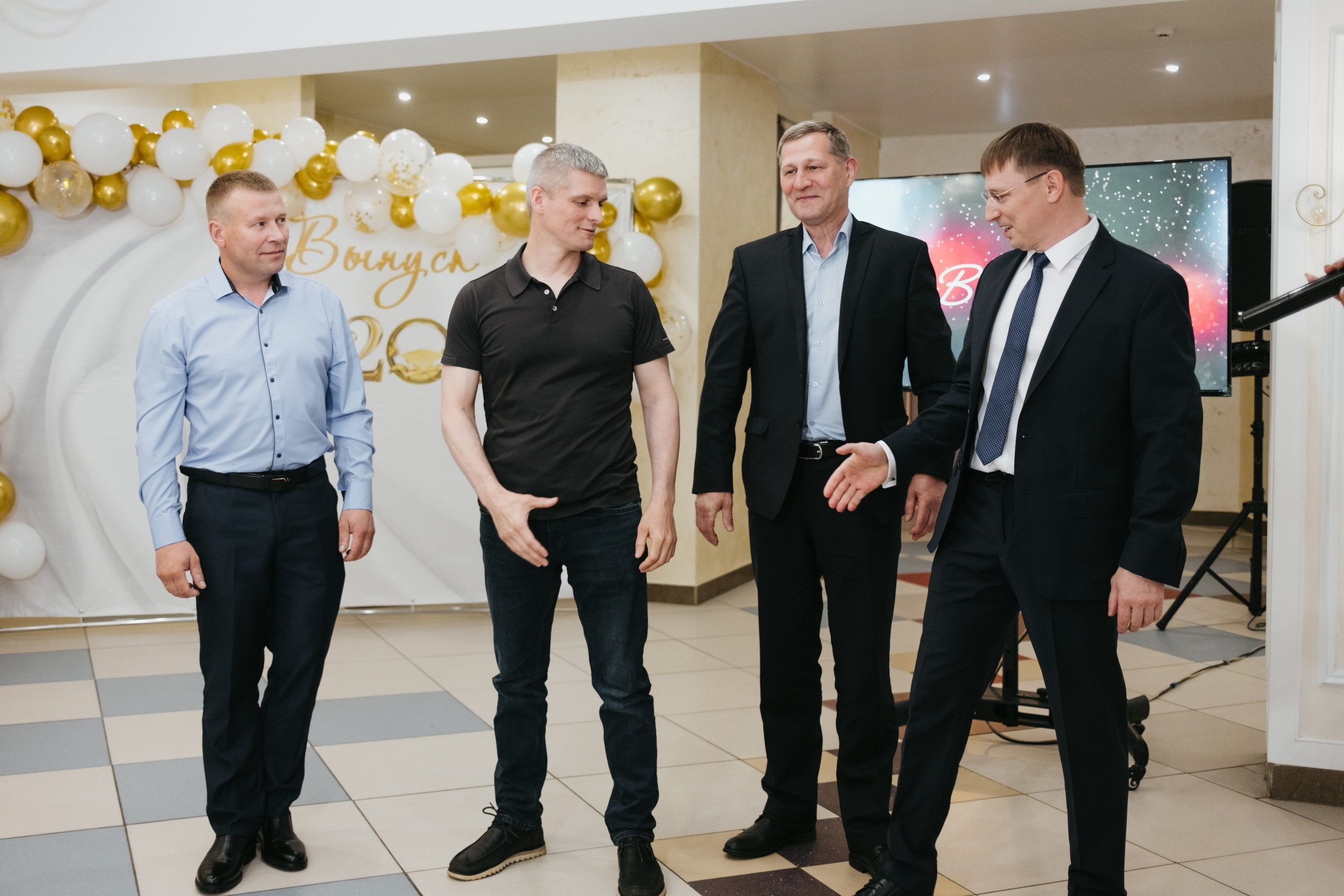 Выпускной 11 класс школы № 30. Свадебный и репортажной фотограф Денис Ожигин в Краснодаре и Краснодарском крае