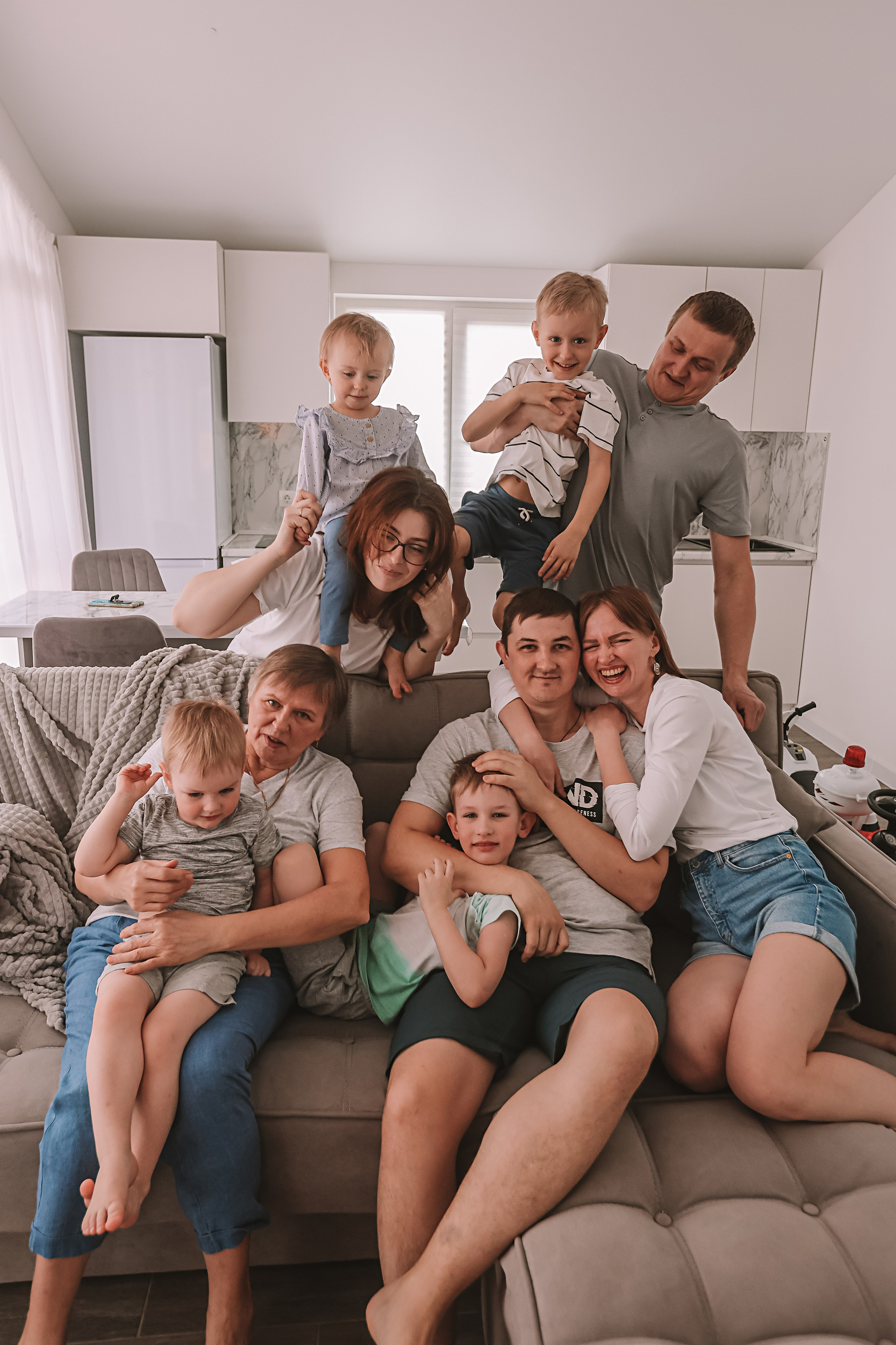 Семейная в домике (репортаж). Семейный фотограф Тюмень, фотограф на роды Салмина Мария