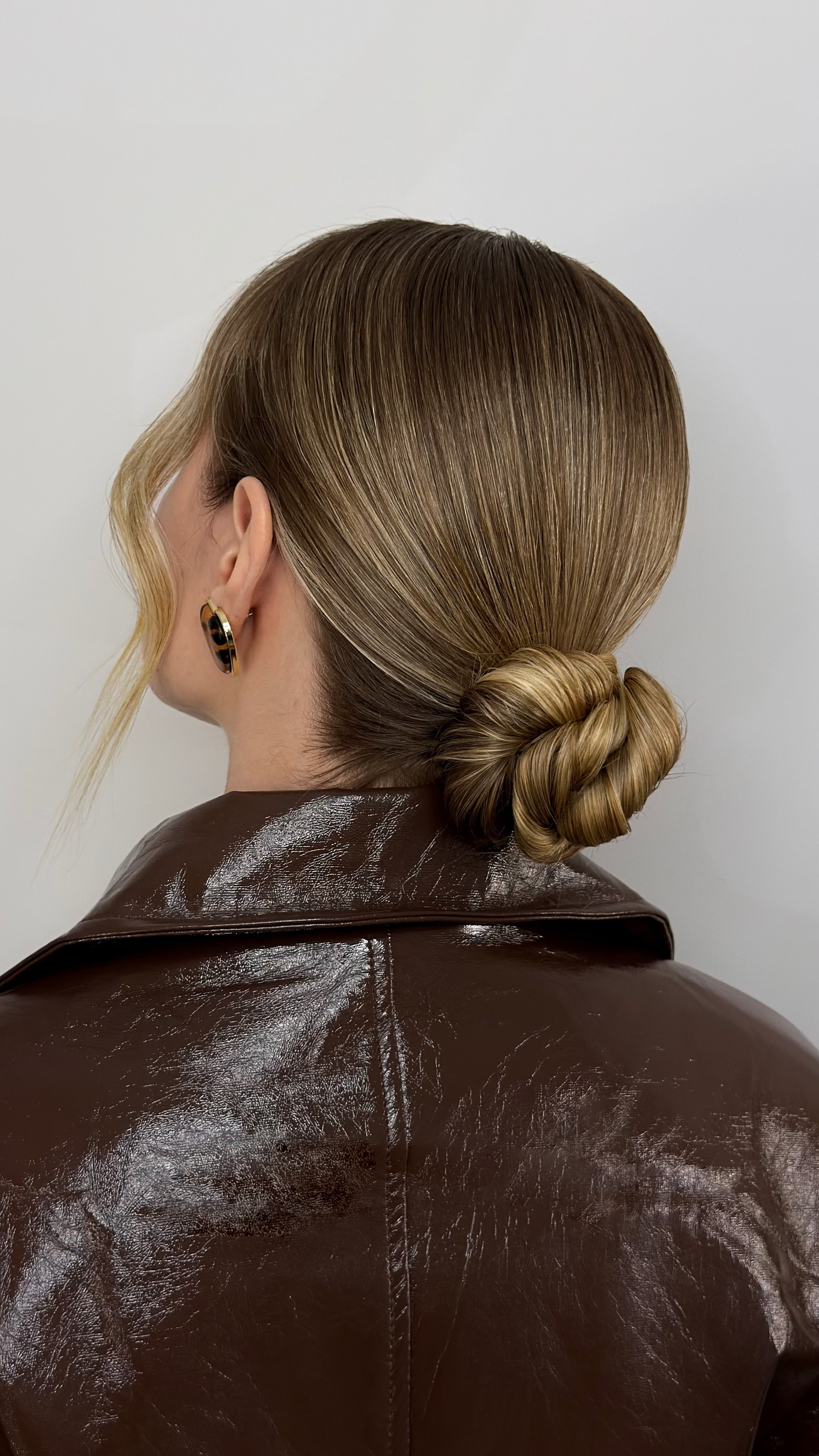 Прически, укладки. Студия визажистов, стилистов по прическам, бровистов и мастеров по ресницам