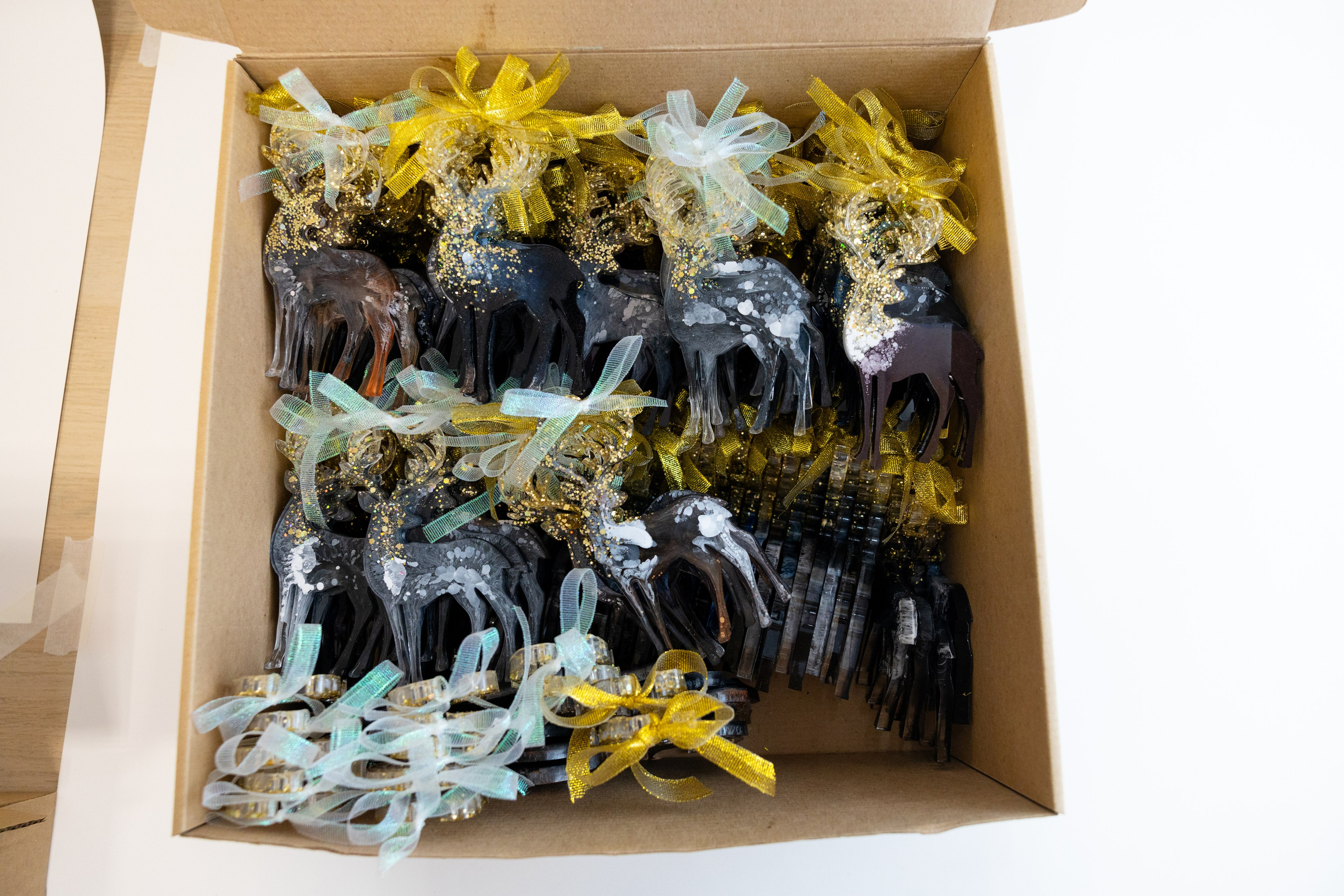 Елочные игрушки из смолы. Художник Якимова Юлия картины в интерьер и предметы декора