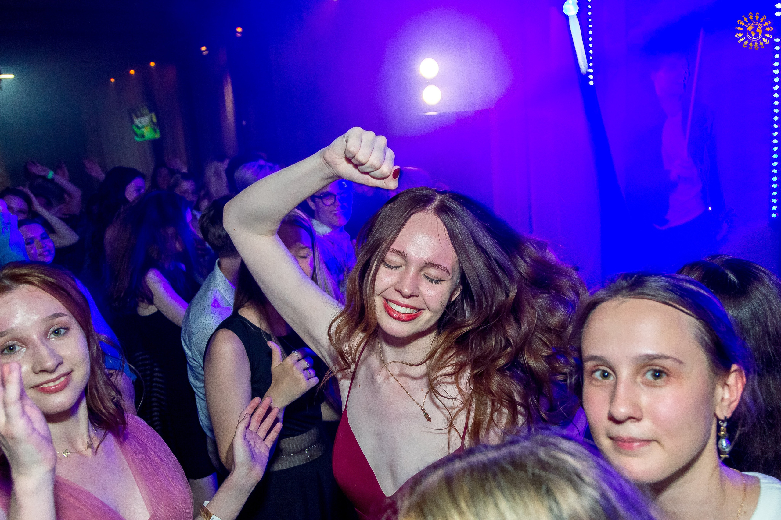 Выпускной 2023 (11-е классы) клуб «Джаггер», Москва. Репортажная съемка в Москве и области. Анималистика