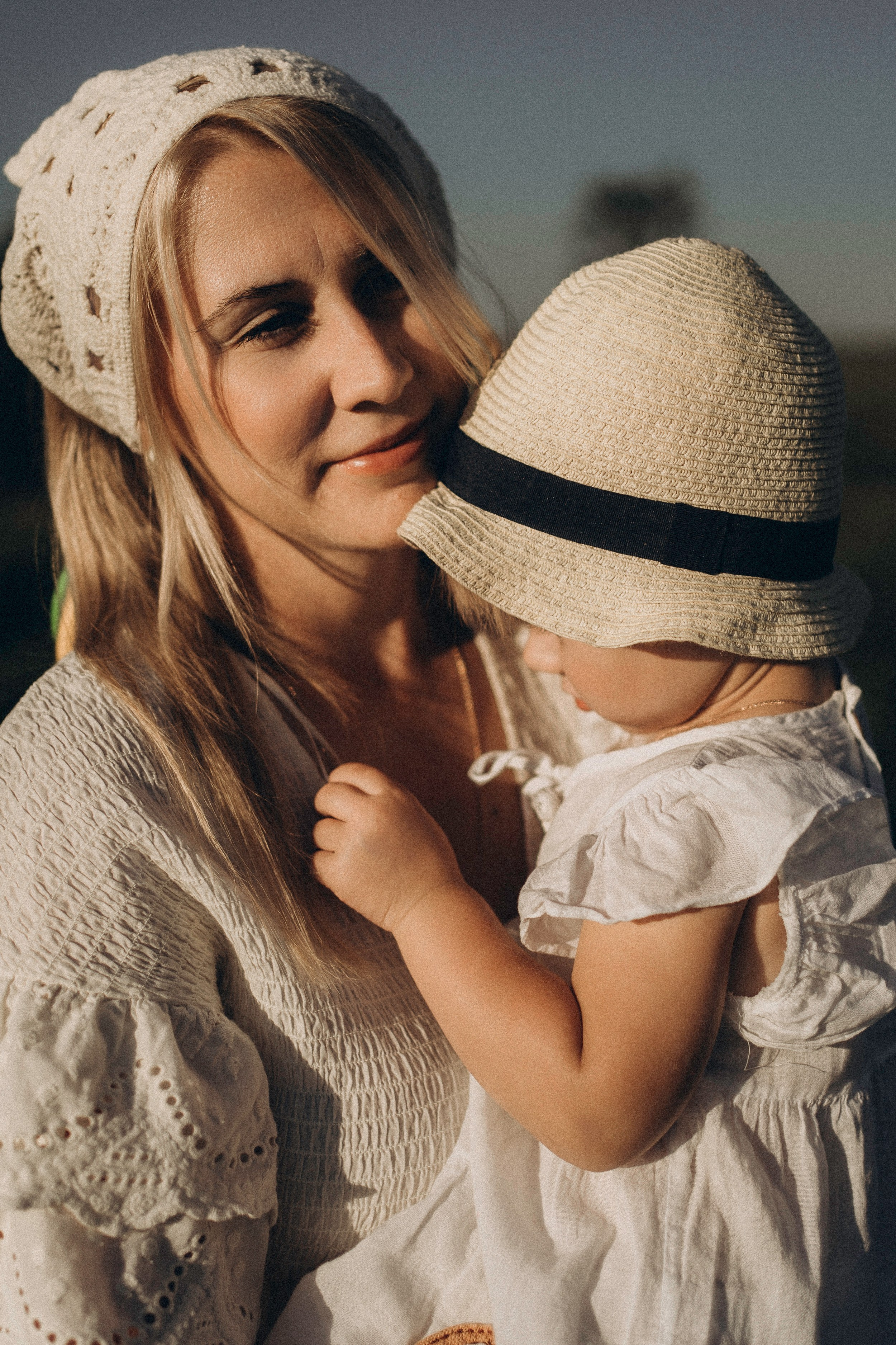 Алина и Оливия съемка на природе. Семейный фотограф в Калуге Ирина Алдохина