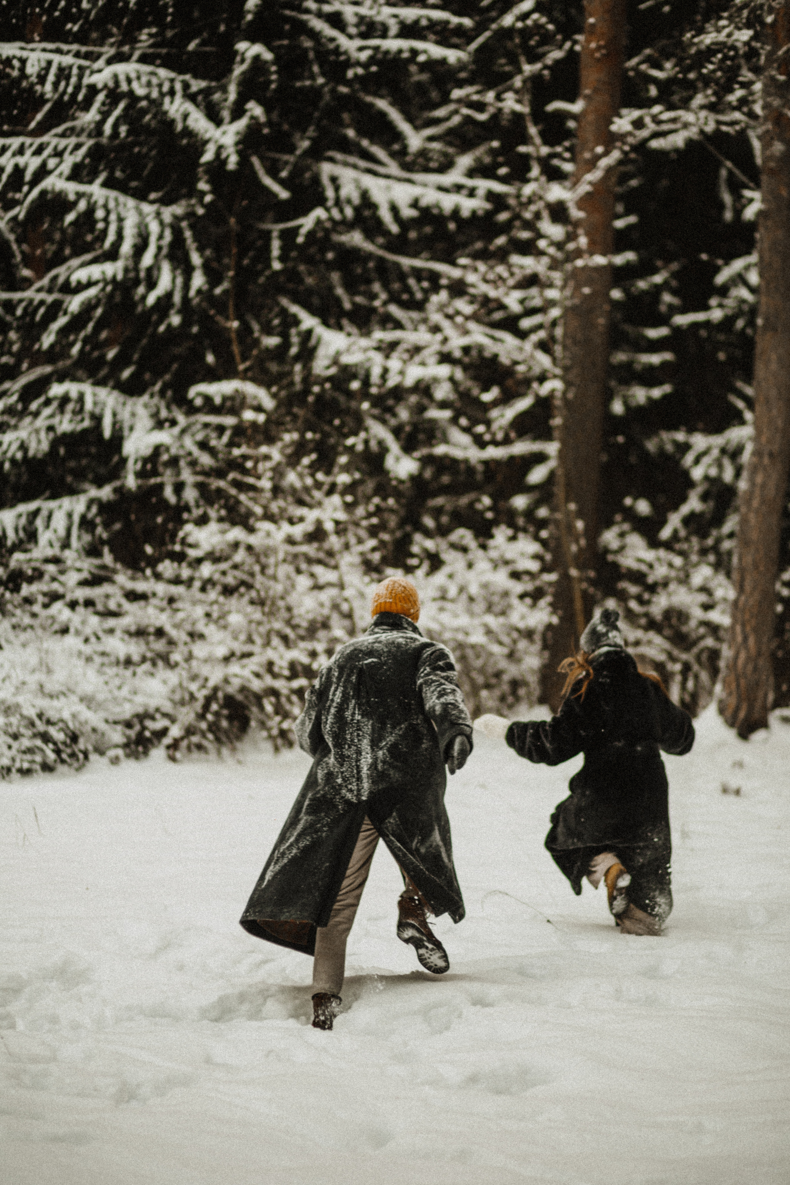 Снежная зимняя лавстори в лесу. Свадебный фотограф в Санкт-Петербурге Анастасия Селиванова