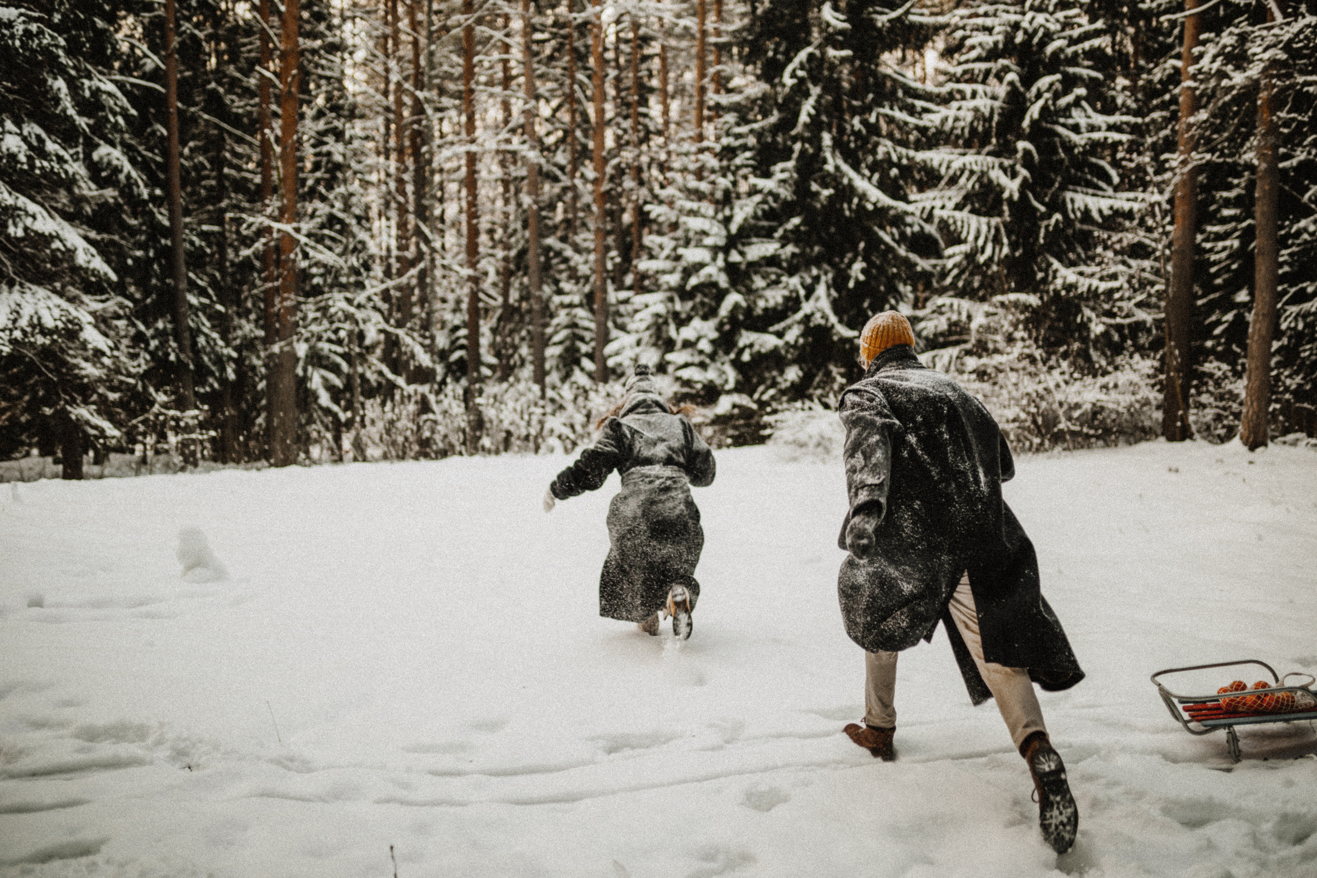 Снежная зимняя лавстори в лесу. Свадебный фотограф в Санкт-Петербурге Анастасия Селиванова