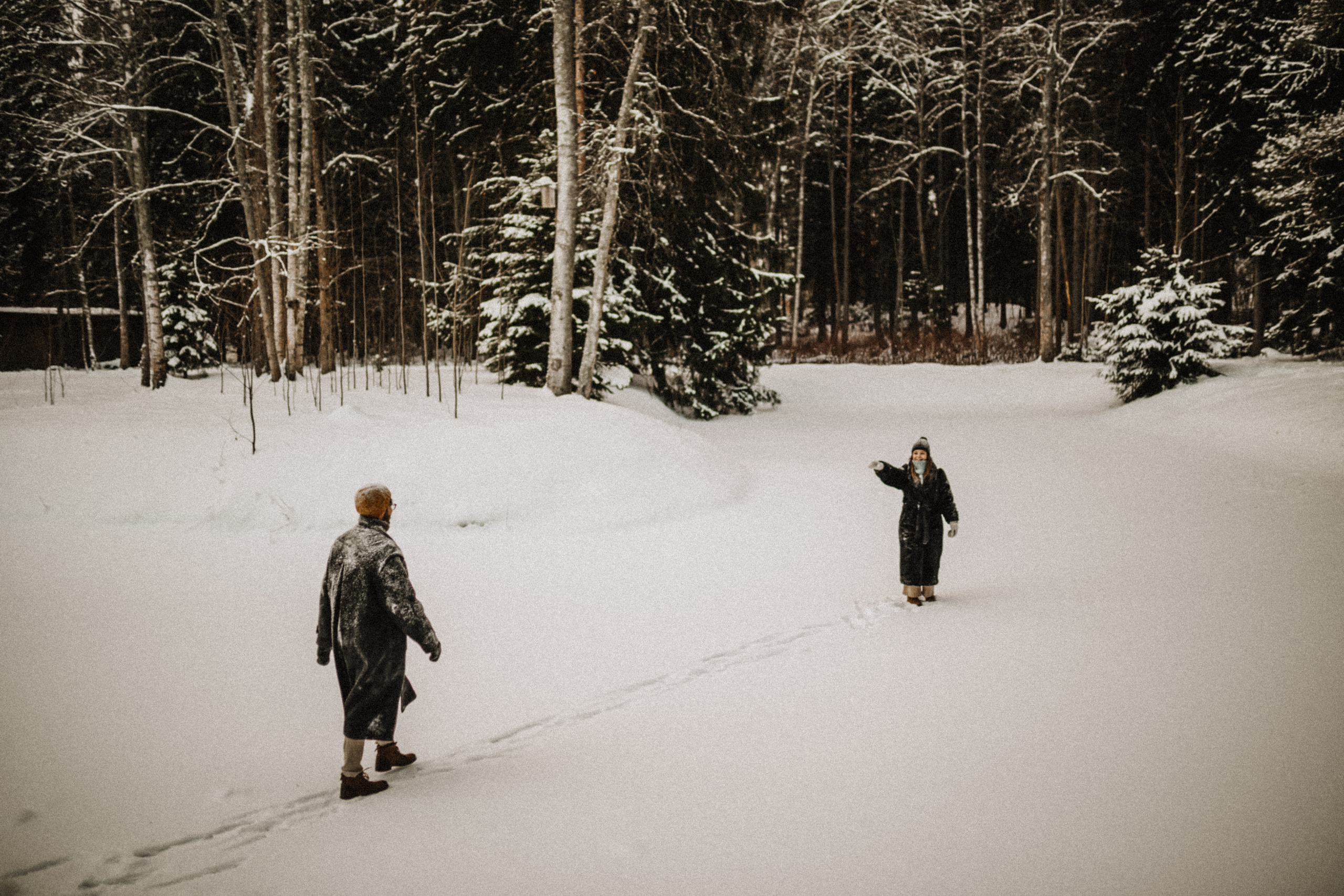 Снежная зимняя лавстори в лесу. Свадебный фотограф в Санкт-Петербурге Анастасия Селиванова