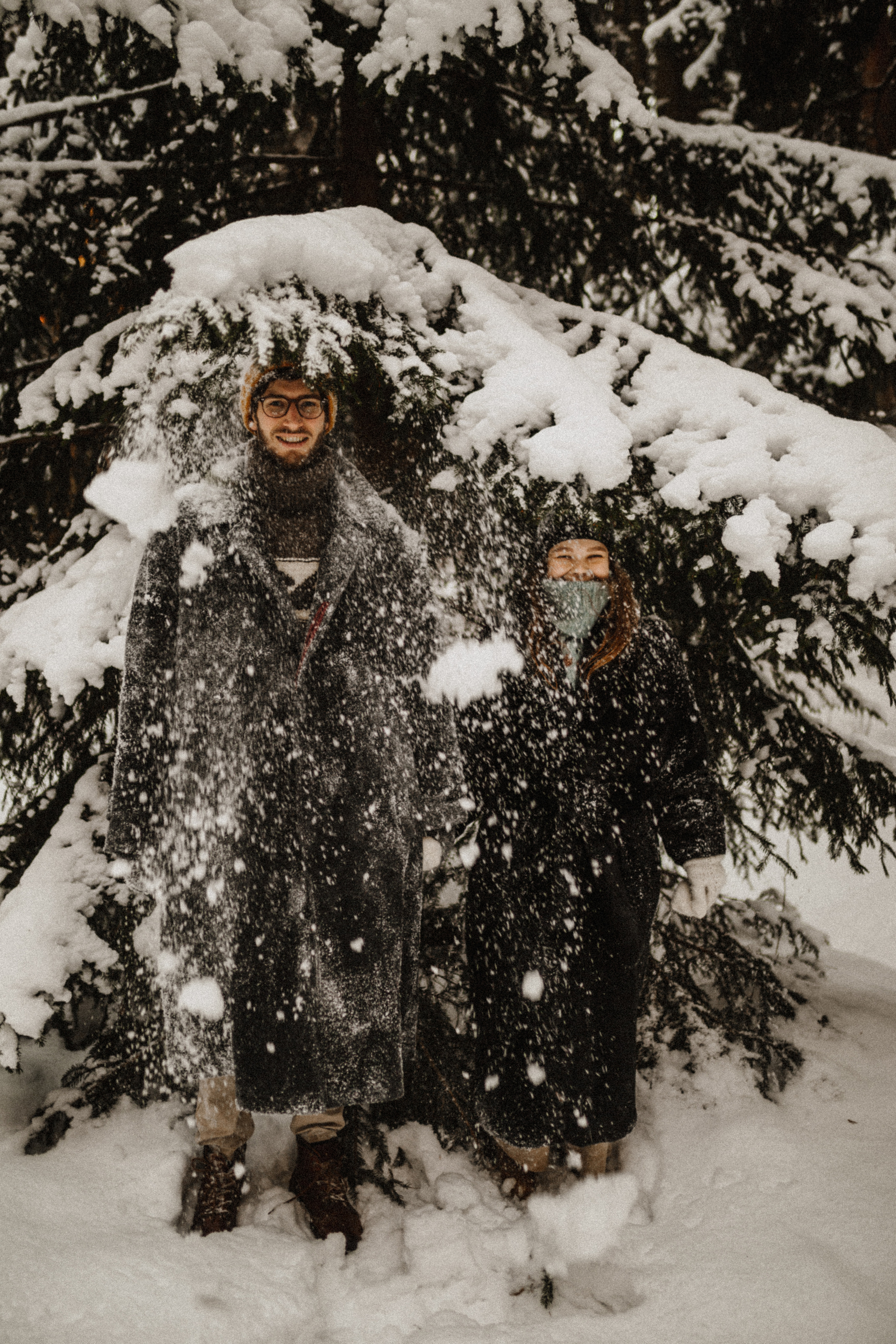 Снежная зимняя лавстори в лесу. Свадебный фотограф в Санкт-Петербурге Анастасия Селиванова