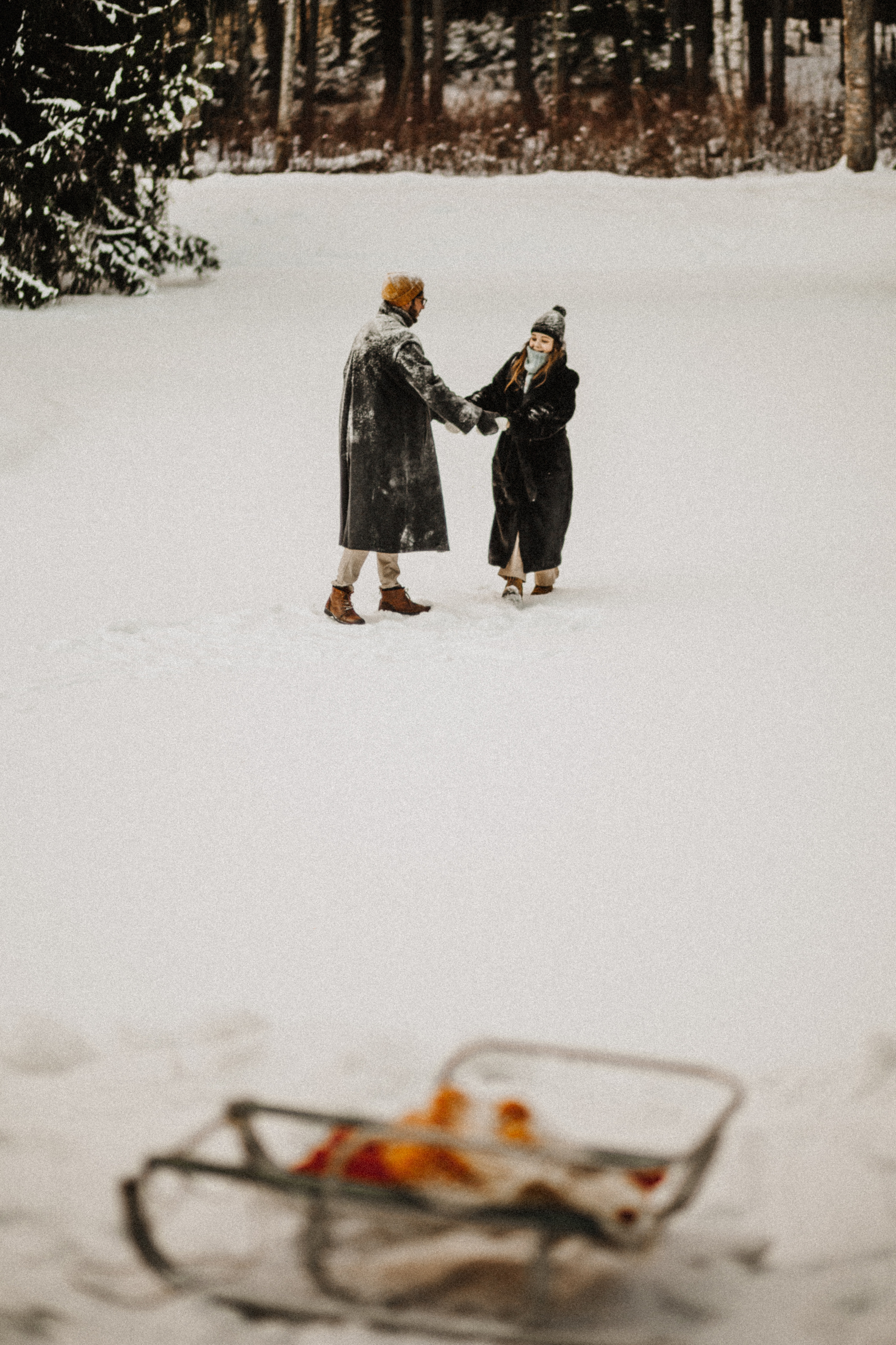 Снежная зимняя лавстори в лесу. Свадебный фотограф в Санкт-Петербурге Анастасия Селиванова