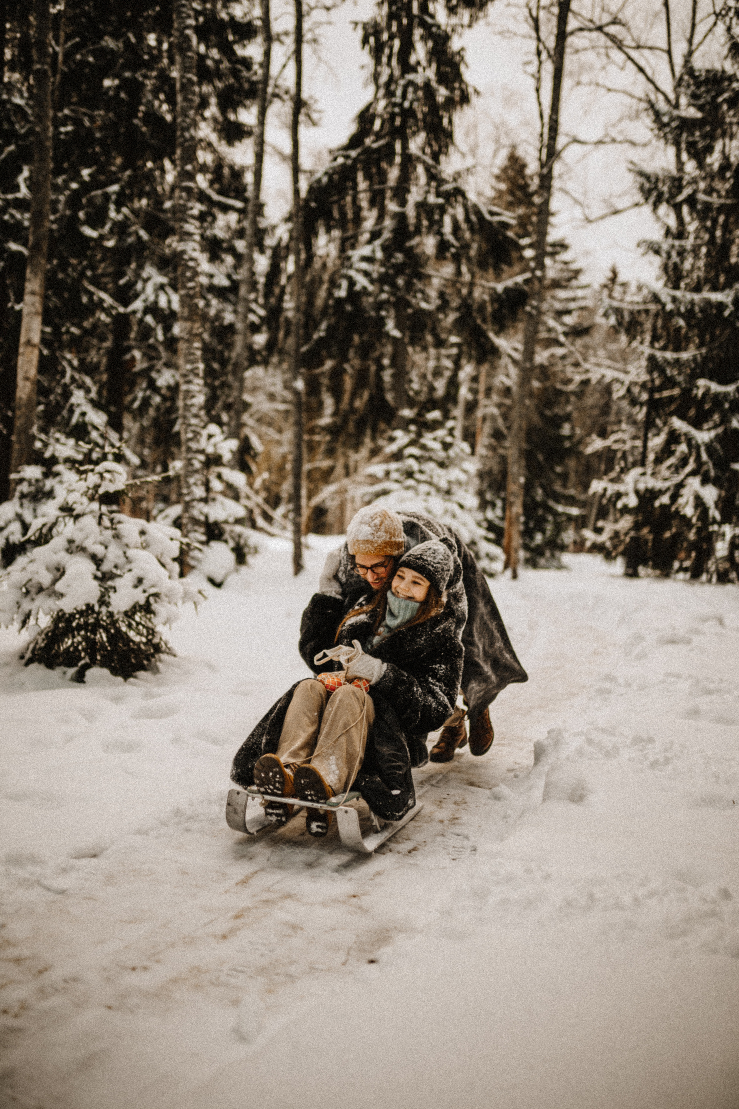 Снежная зимняя лавстори в лесу. Свадебный фотограф в Санкт-Петербурге Анастасия Селиванова