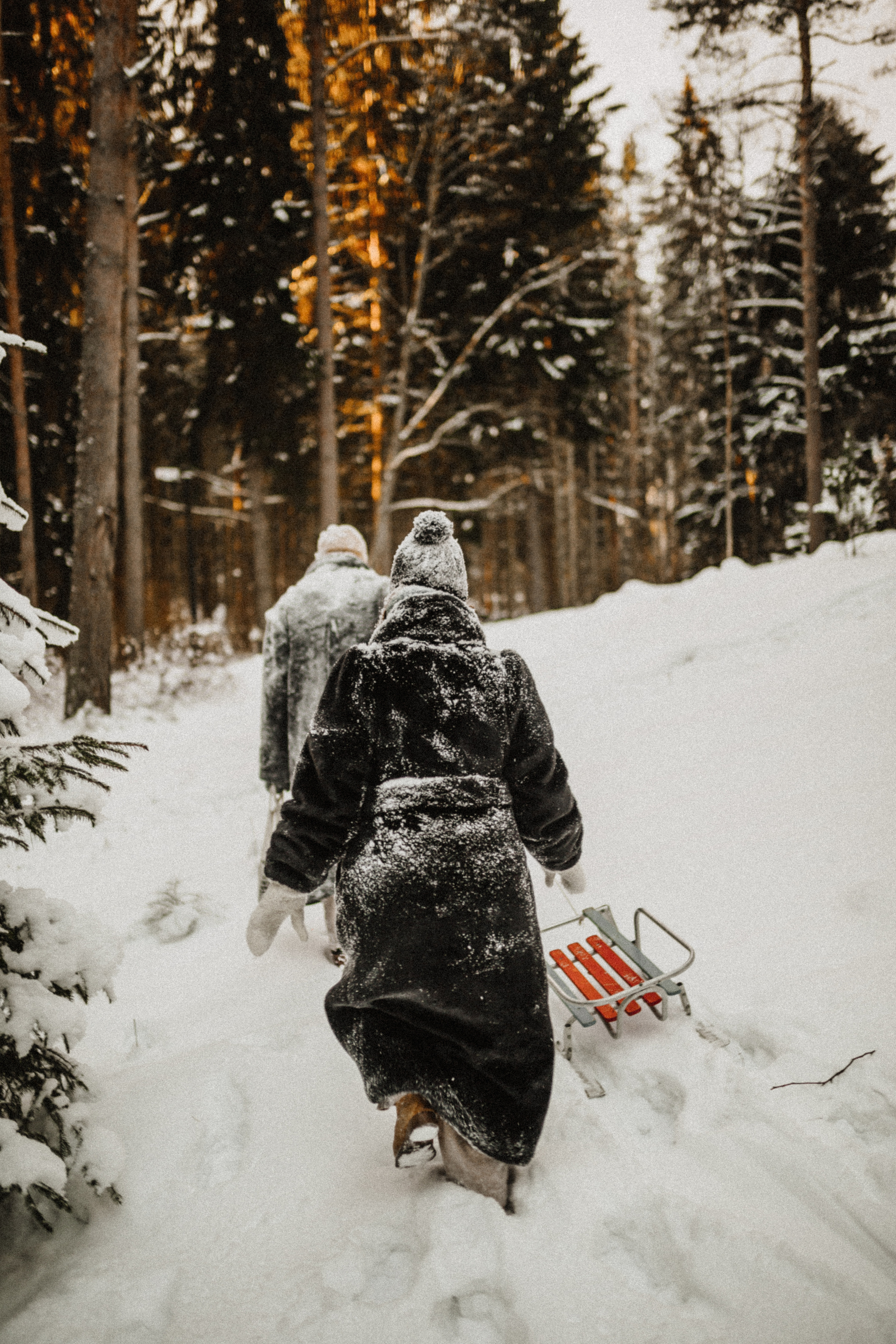 Снежная зимняя лавстори в лесу. Свадебный фотограф в Санкт-Петербурге Анастасия Селиванова