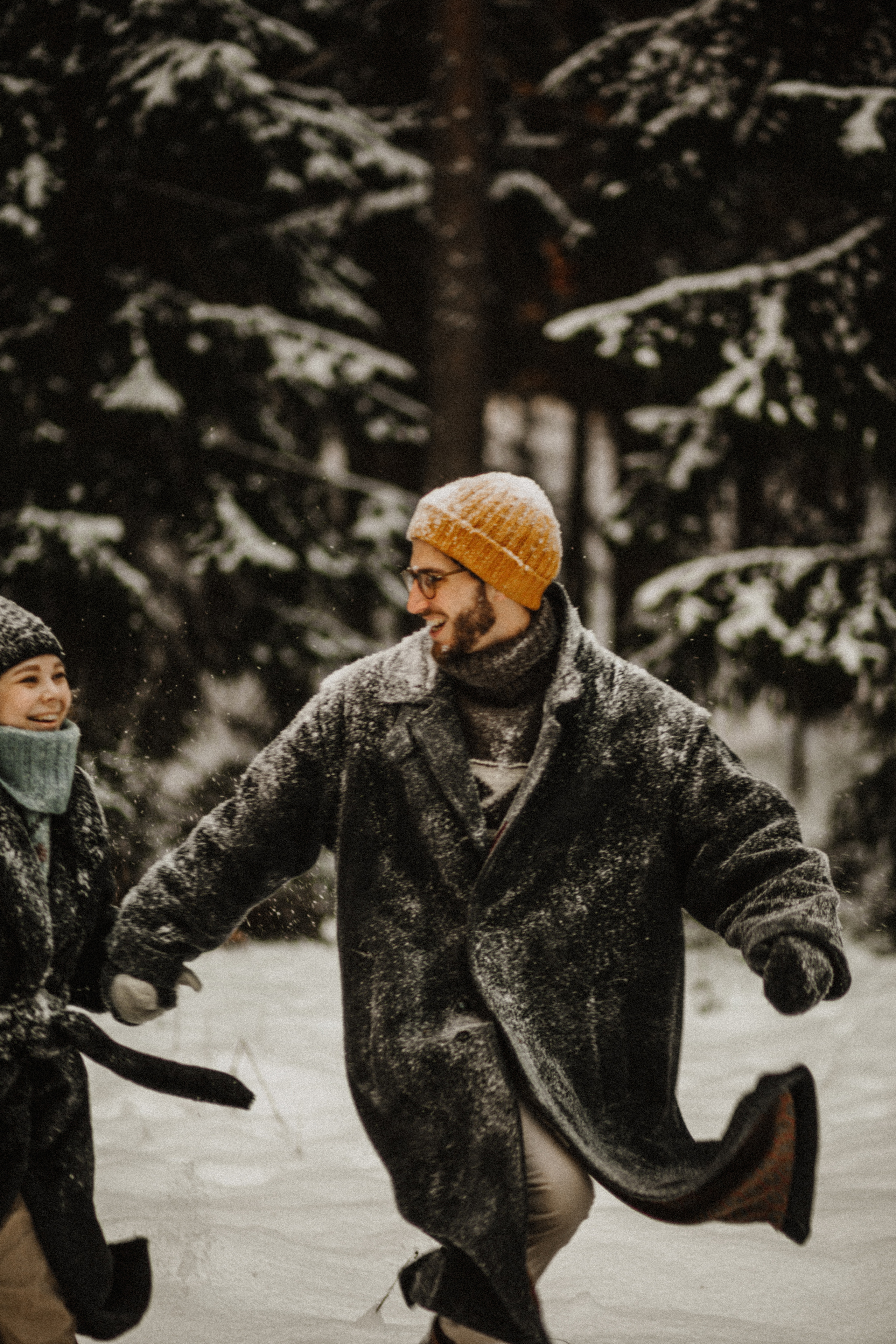 Снежная зимняя лавстори в лесу. Свадебный фотограф в Санкт-Петербурге Анастасия Селиванова