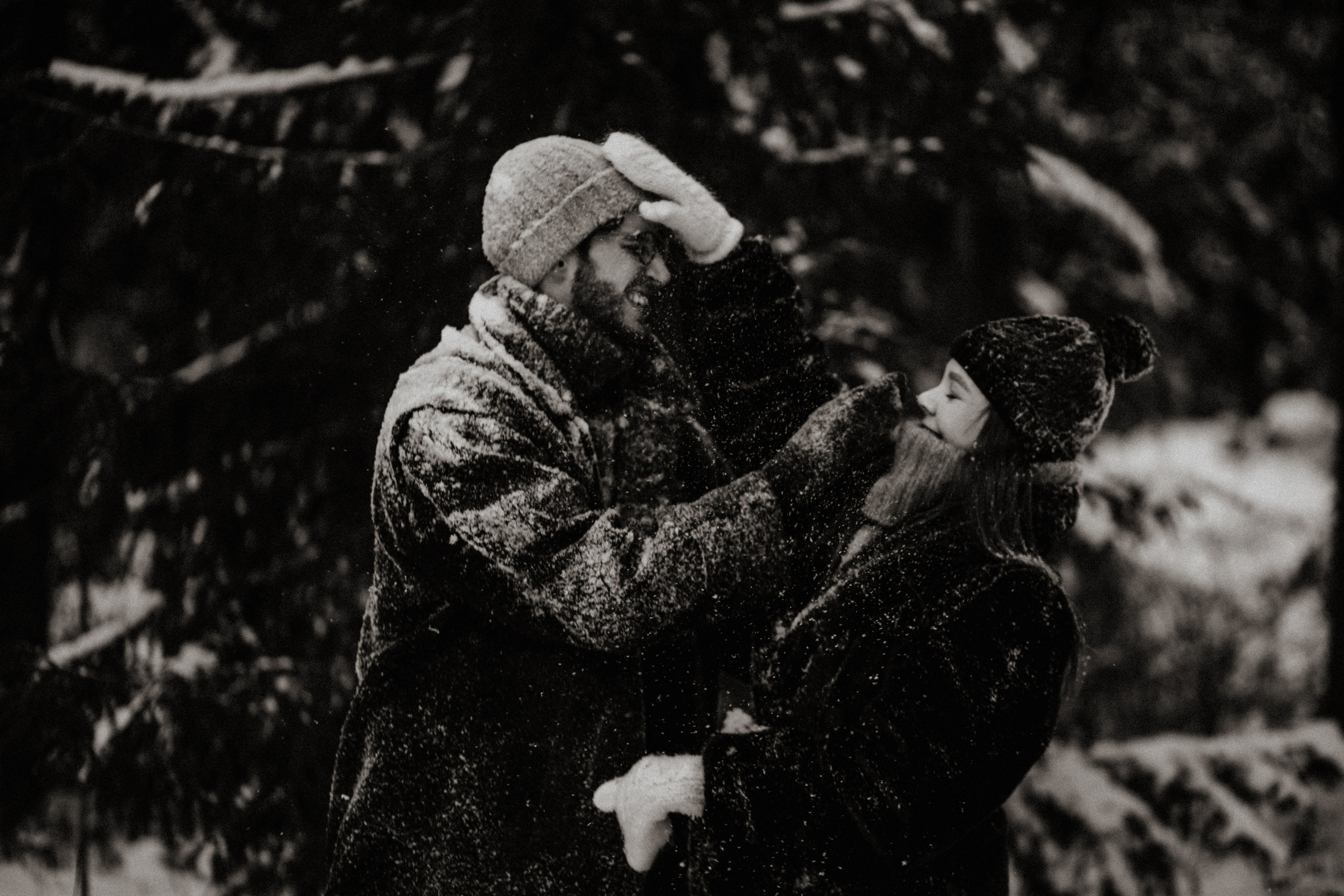 Снежная зимняя лавстори в лесу. Свадебный фотограф в Санкт-Петербурге Анастасия Селиванова