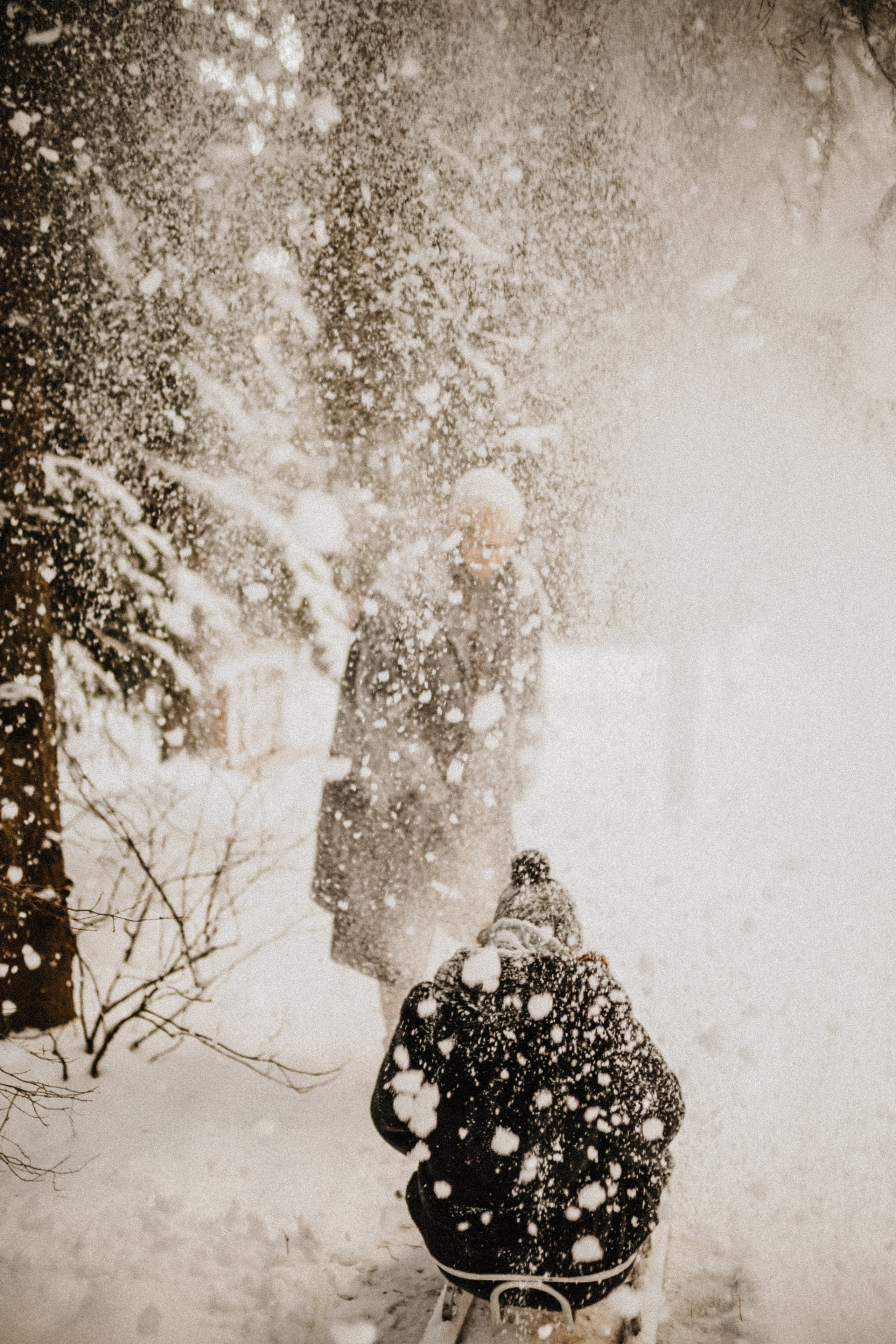 Снежная зимняя лавстори в лесу. Свадебный фотограф в Санкт-Петербурге Анастасия Селиванова