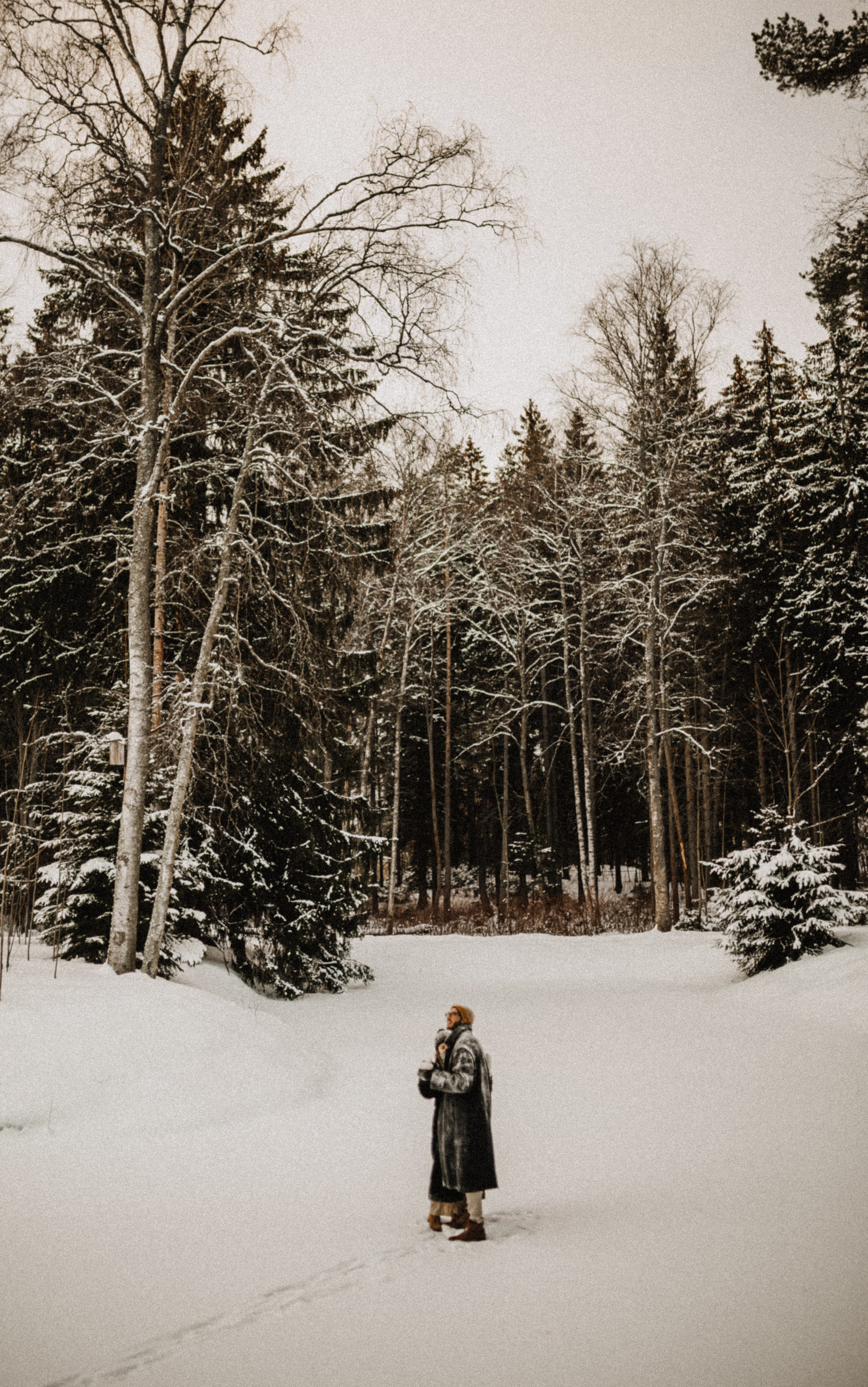 Снежная зимняя лавстори в лесу. Свадебный фотограф в Санкт-Петербурге Анастасия Селиванова