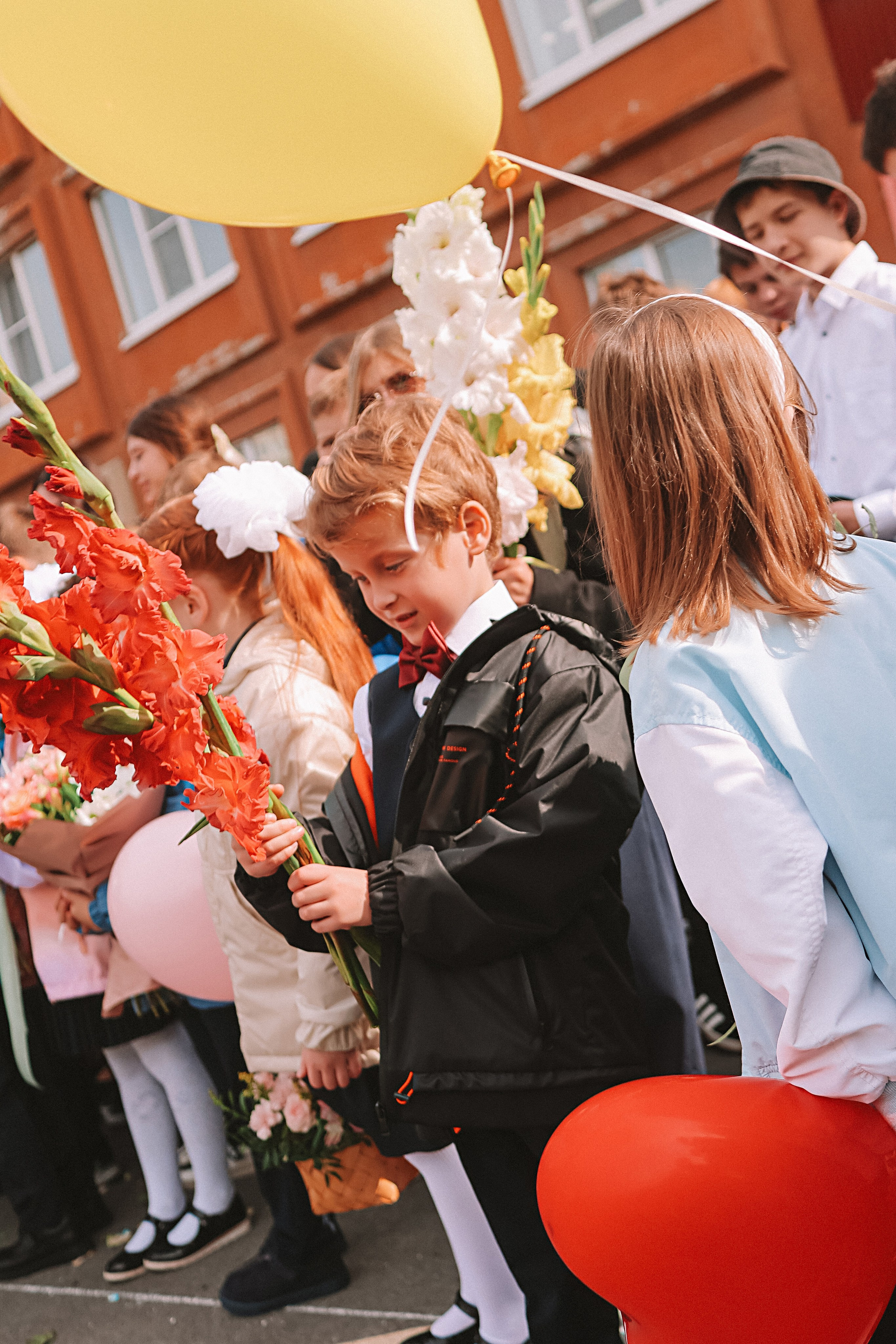 1 сентября линейка+кл час+портреты. Семейный фотограф Тюмень, фотограф на роды Салмина Мария