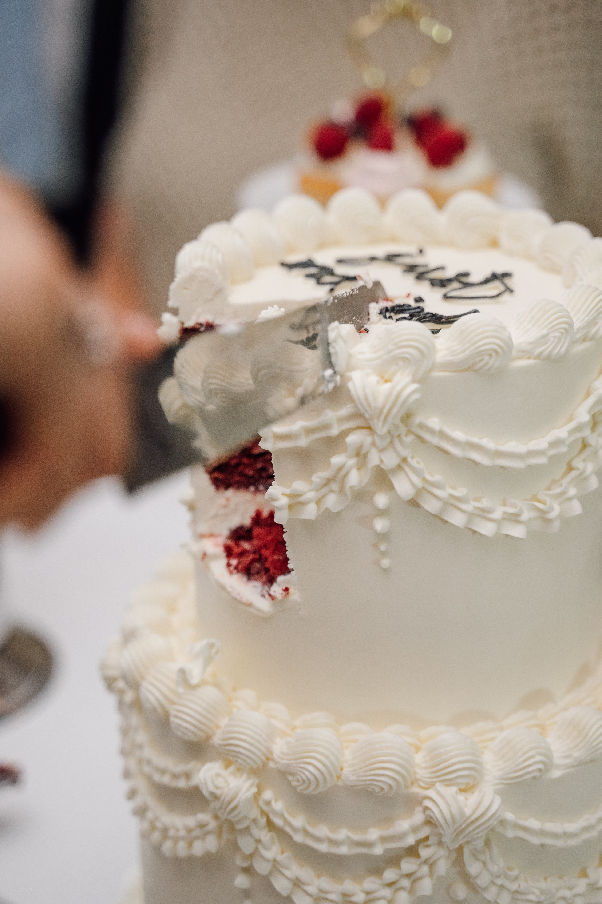 KYIAL&SWORN. Anastasiia Vainer – Hochzeits- und Porträtfotografin in Deutschland und ganz Europa