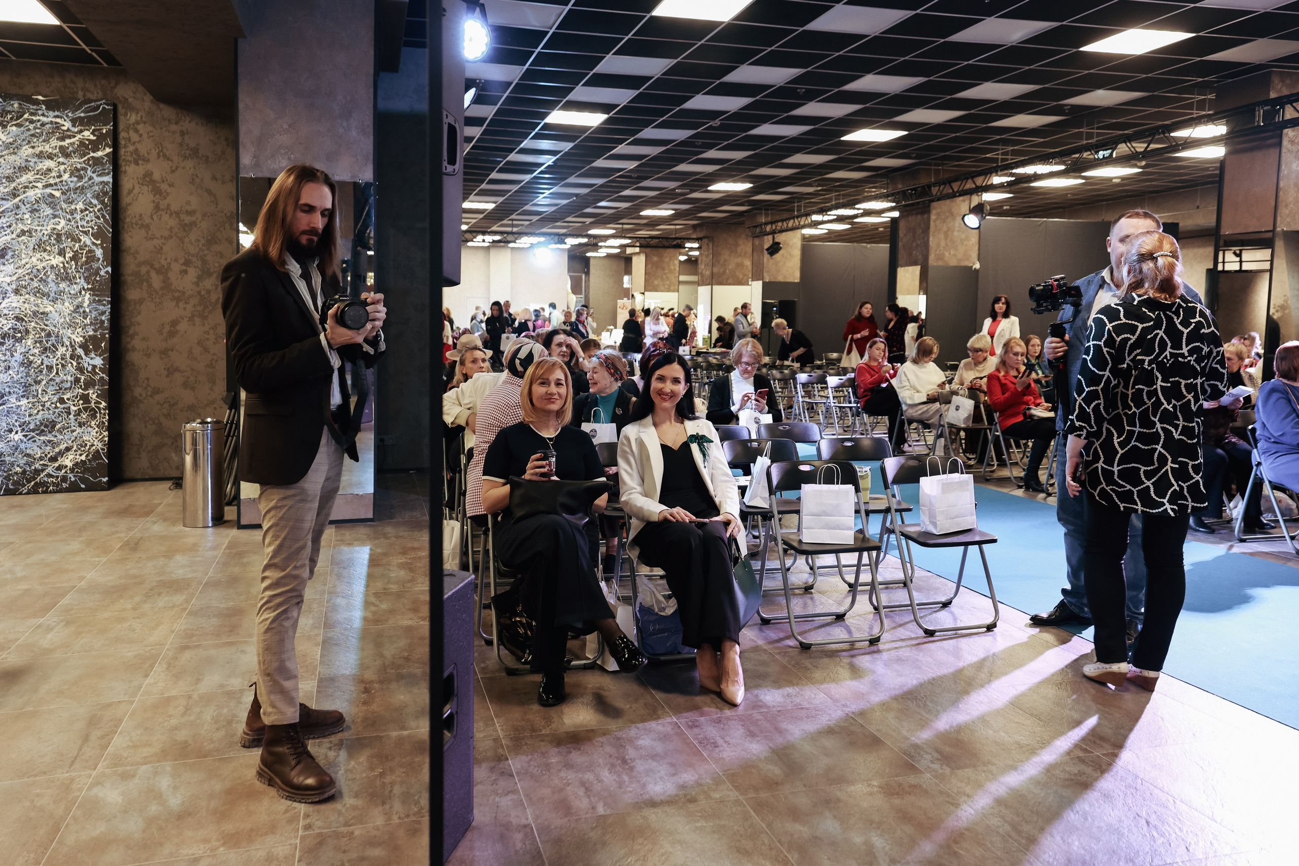 Репортажная фотосъёмка девятого Большого Женского Форума в Санкт-Петербурге. Профессиональный фотограф в Санкт-Петербурге Александр Волосенцев