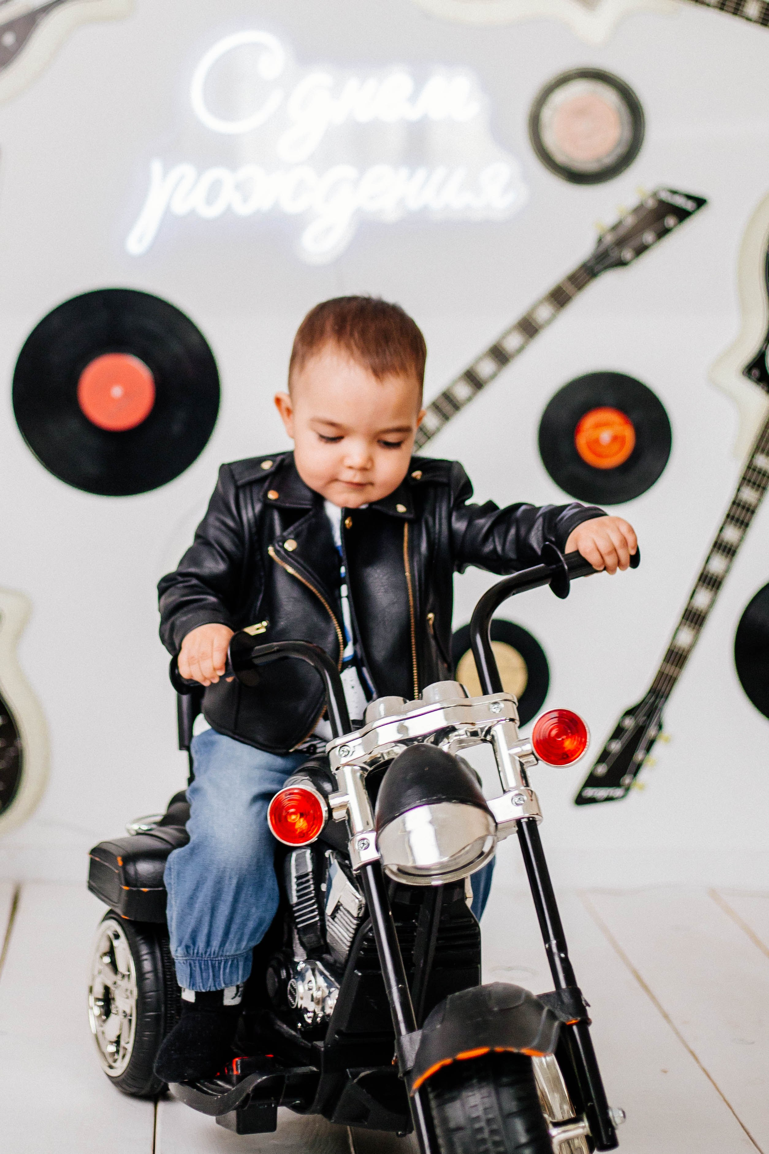 Лев с семьей. Рыжова Тамара