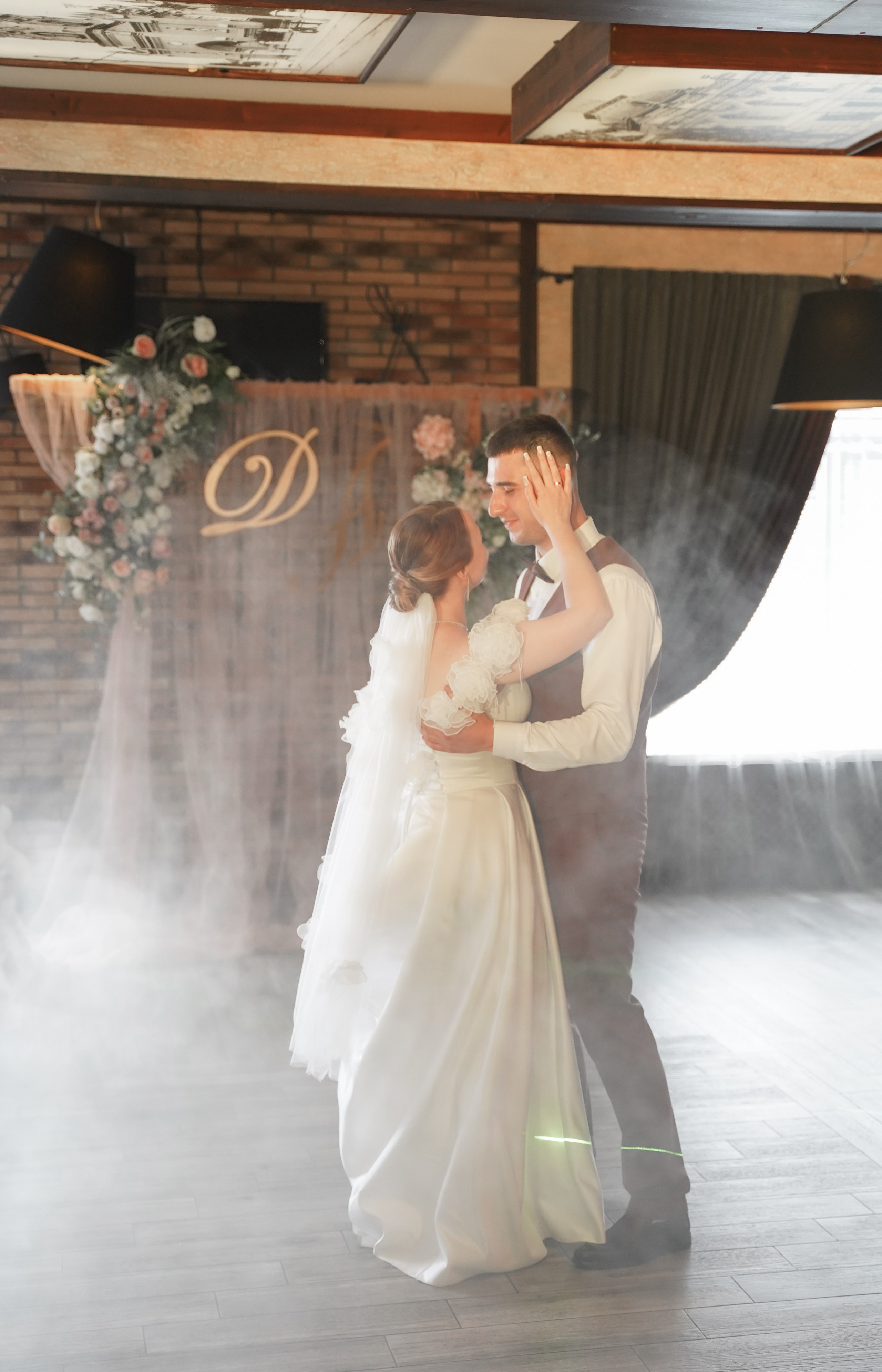 Арина и Даниил (г. Курск, Роща невест). Фотограф Вера Зверуго в Орле