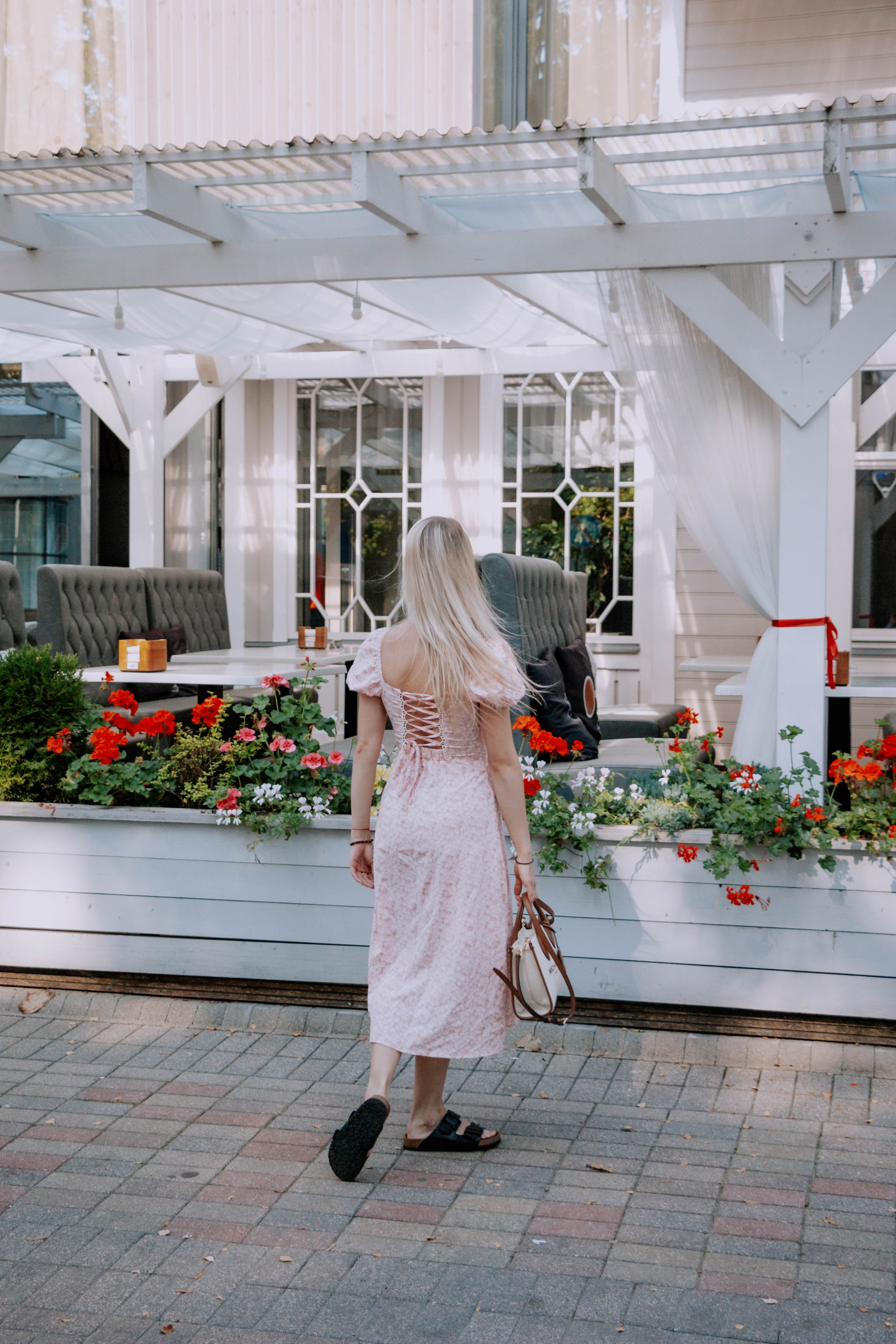 Диана. Бережно сохраняю ваши чувства и истории на своих фотографиях