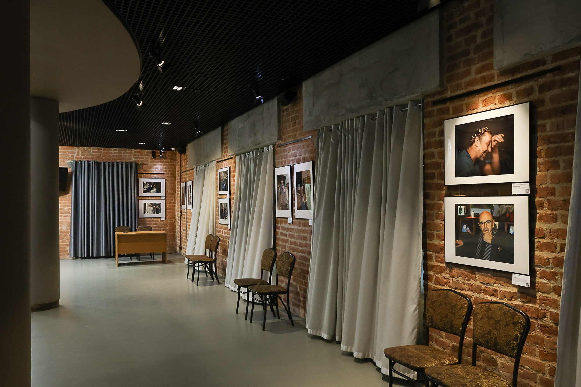 КОРИФЕИ. Репортажный, архитектурный, театральный и файн-арт фотограф Лена Мельникова в Москве