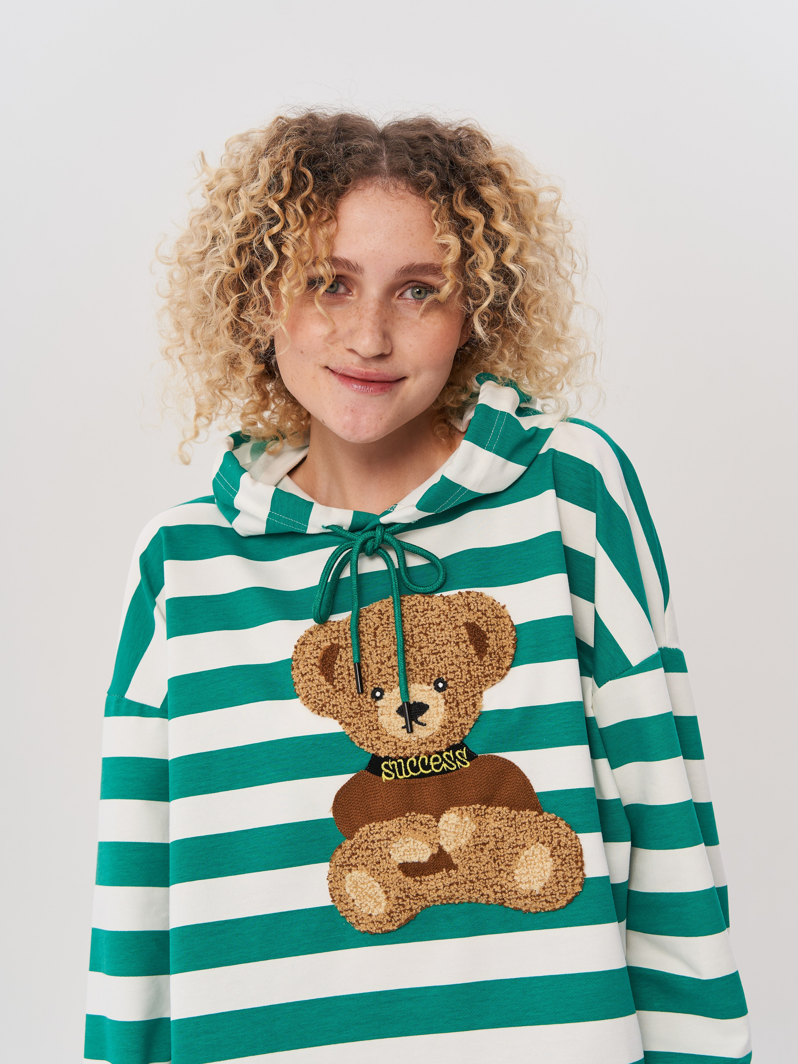 Худи. Фотограф для маркетплейсов в Москве