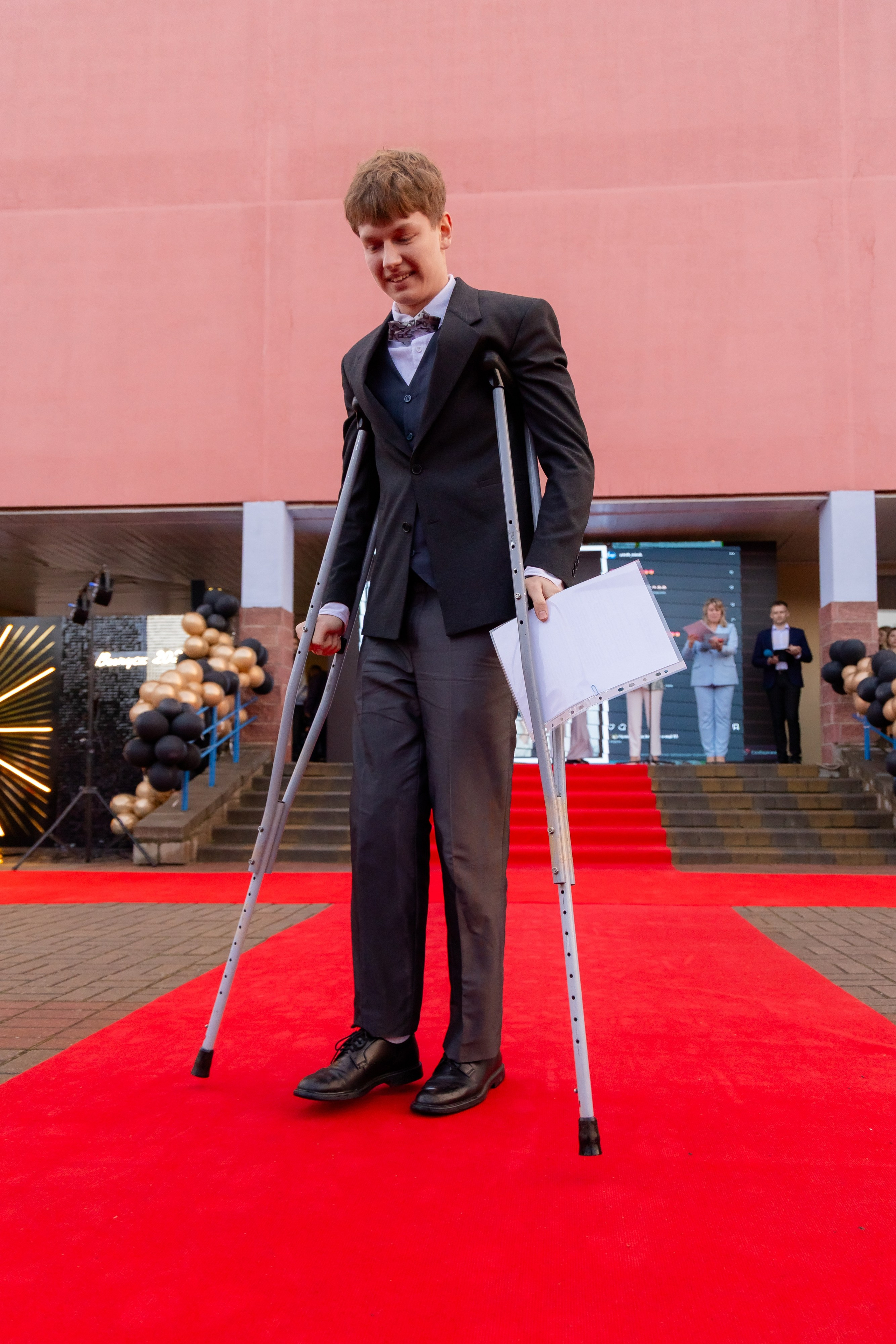 Школьный выпускной 2025 год в Минске, Беларуси. Свадебный фотограф в Минске/Беларуси Сергей Спиридонов