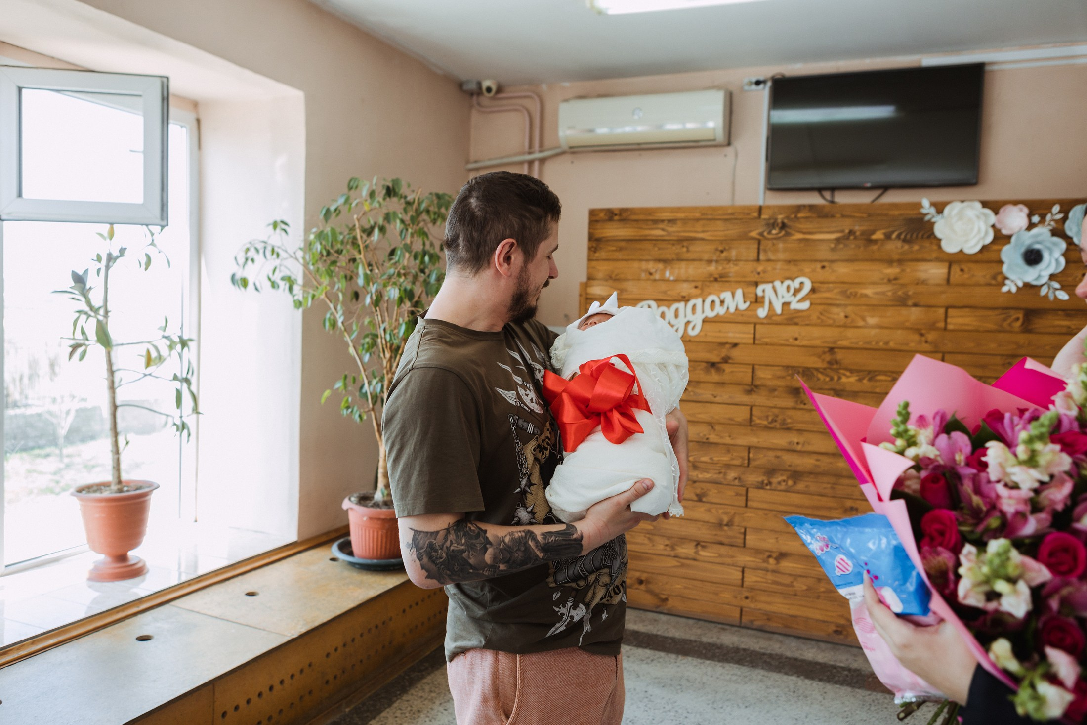 Выписка из Центрального роддома № 2. Фотографы в городе Волгограде — Людмила Агеева и Алексей Околелов