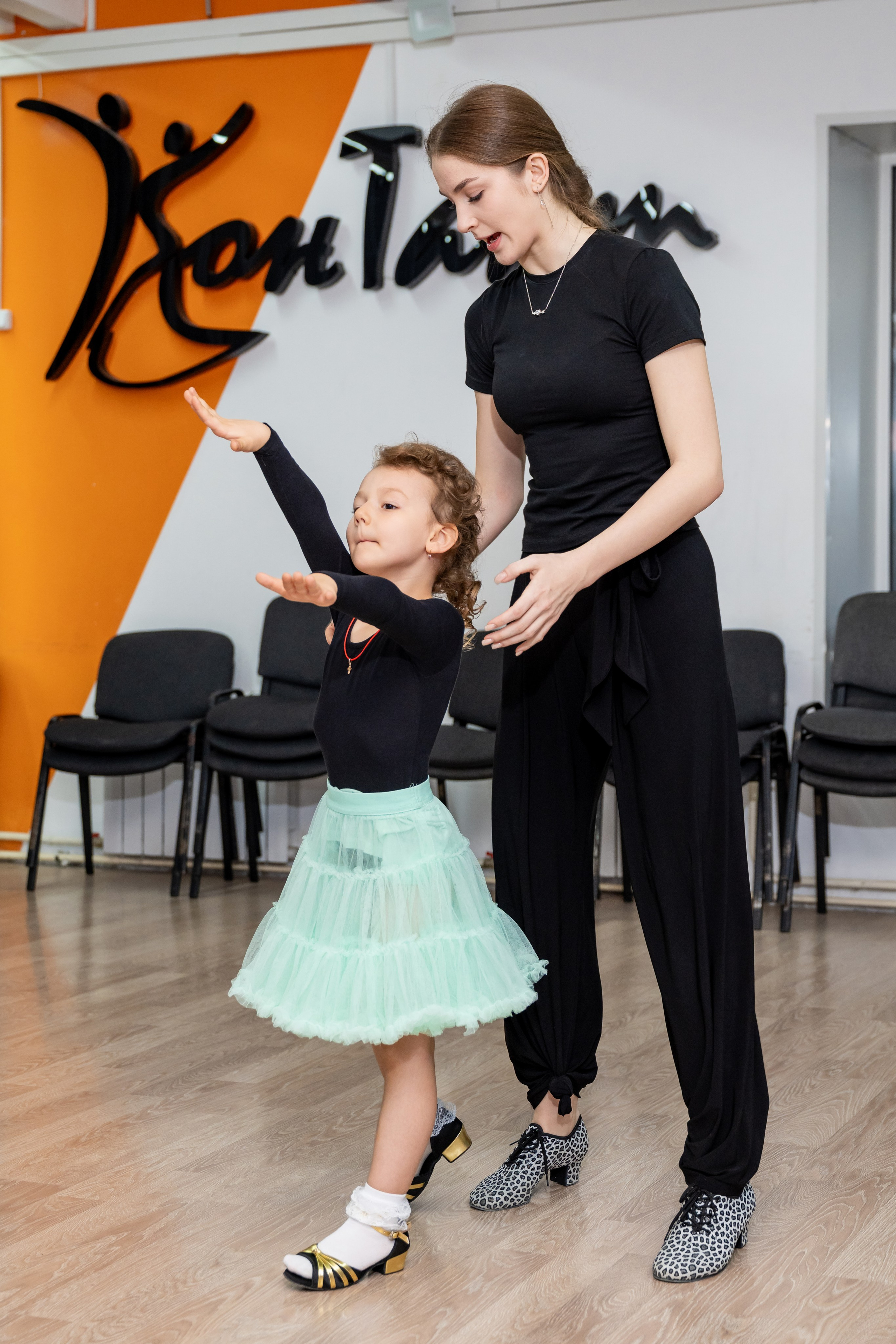 Группа 3-6 лет первый и второй год обучения. КонТакт — спортивные бальные танцы в Москве