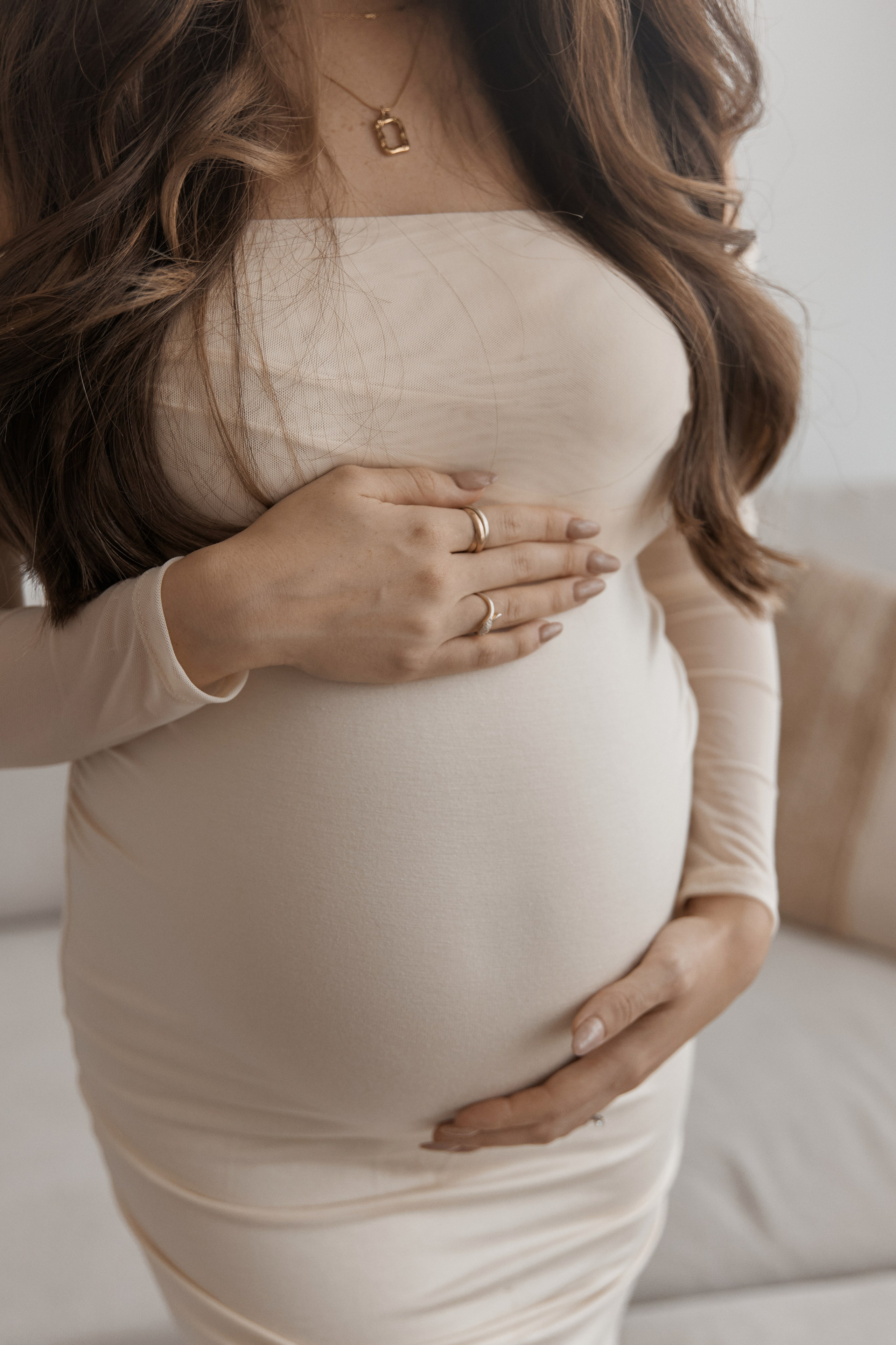 Cozy Pregnancy Photoshoot Dubai | At-Home Comfort