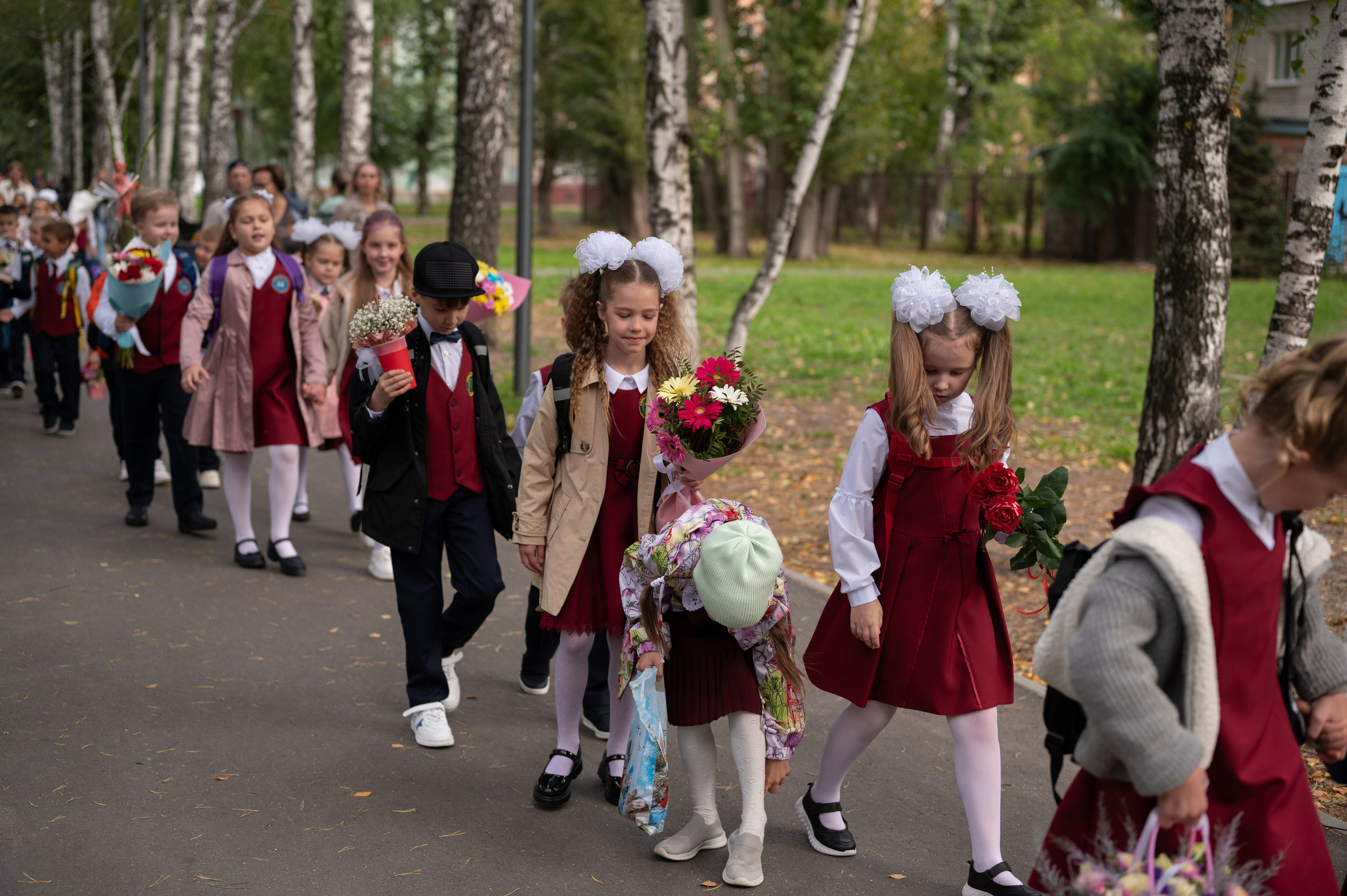 1 сентября 16 гимназия 2 класс (линейка + в классе+ на улице). Фотограф новорожденных, семейный детский в Тюмени Татьяна Морозова