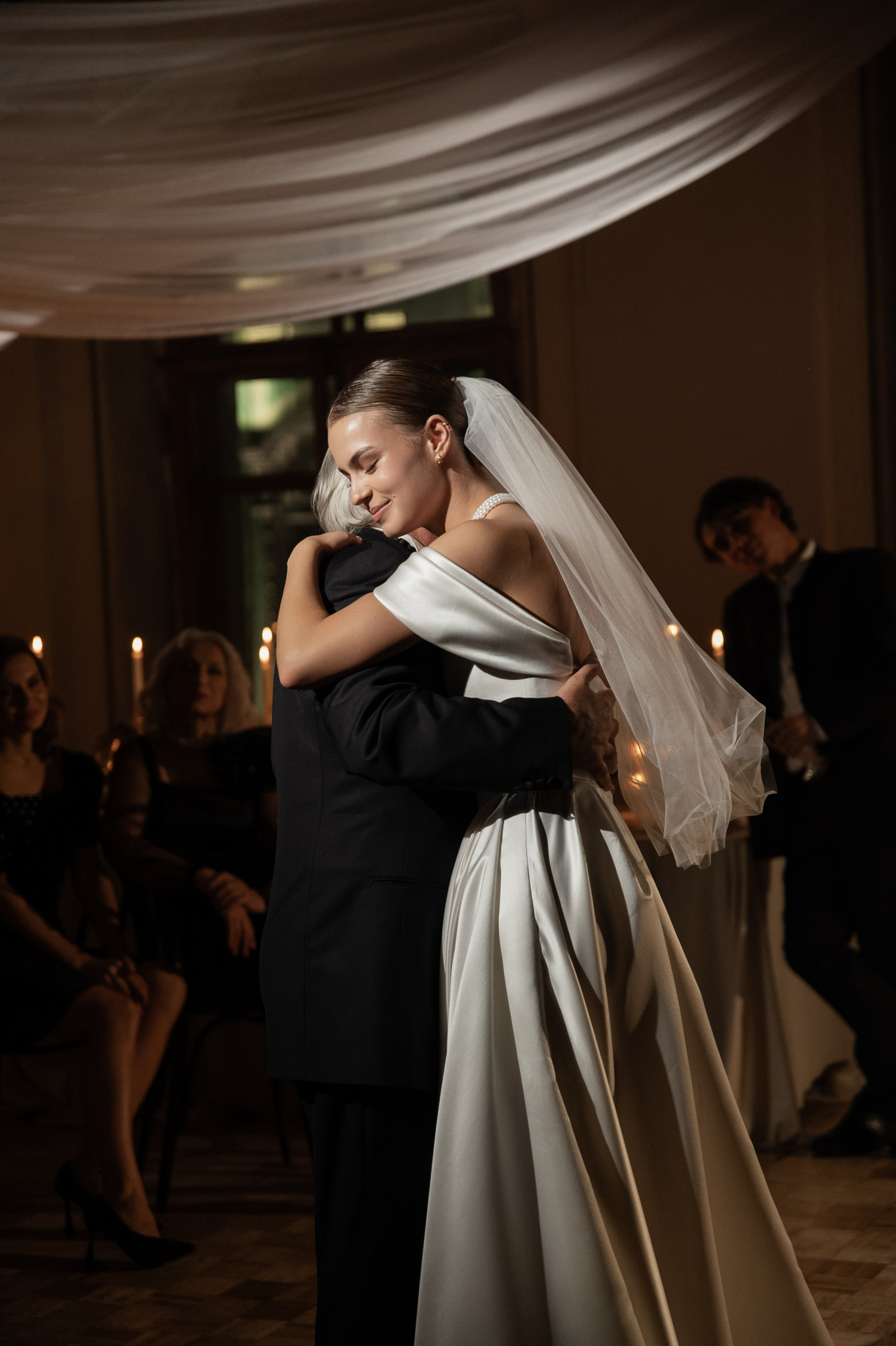 Камерный свадебный ужин при свечах в старинном особняке в фотостудии 21. Kult. Ярослава Ерина — свадебный фотограф в Москве