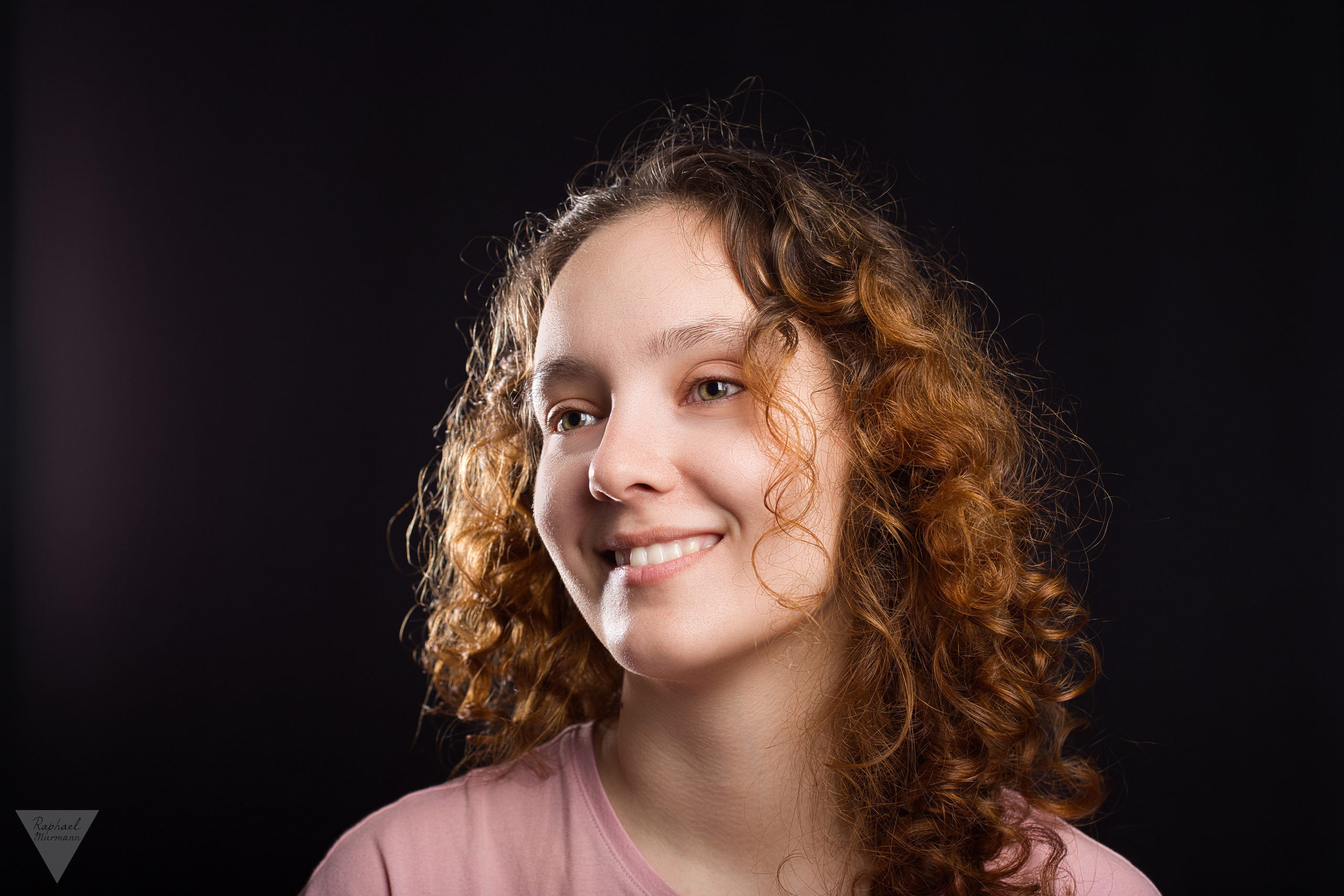 портрет девушка улыбка / female portrait natural smile