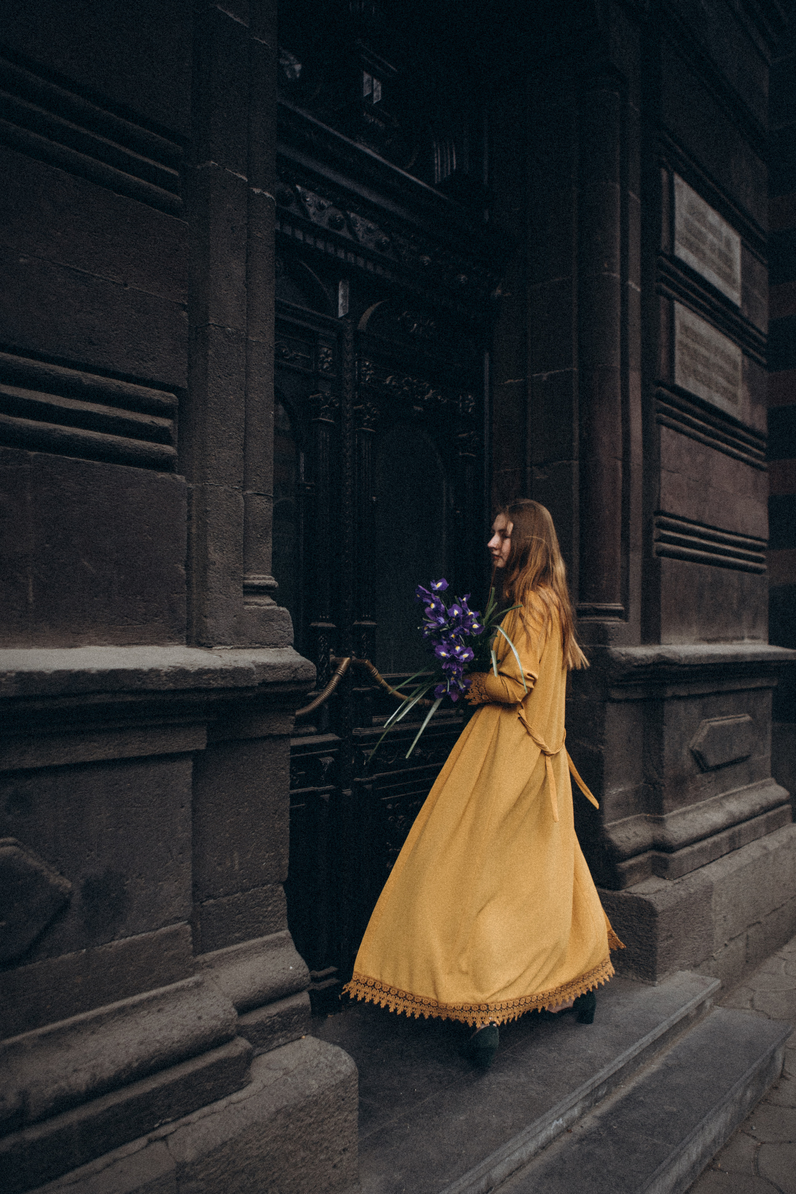 Весенняя прогулка с ирисами. Даша Яковенко Фотограф Спб