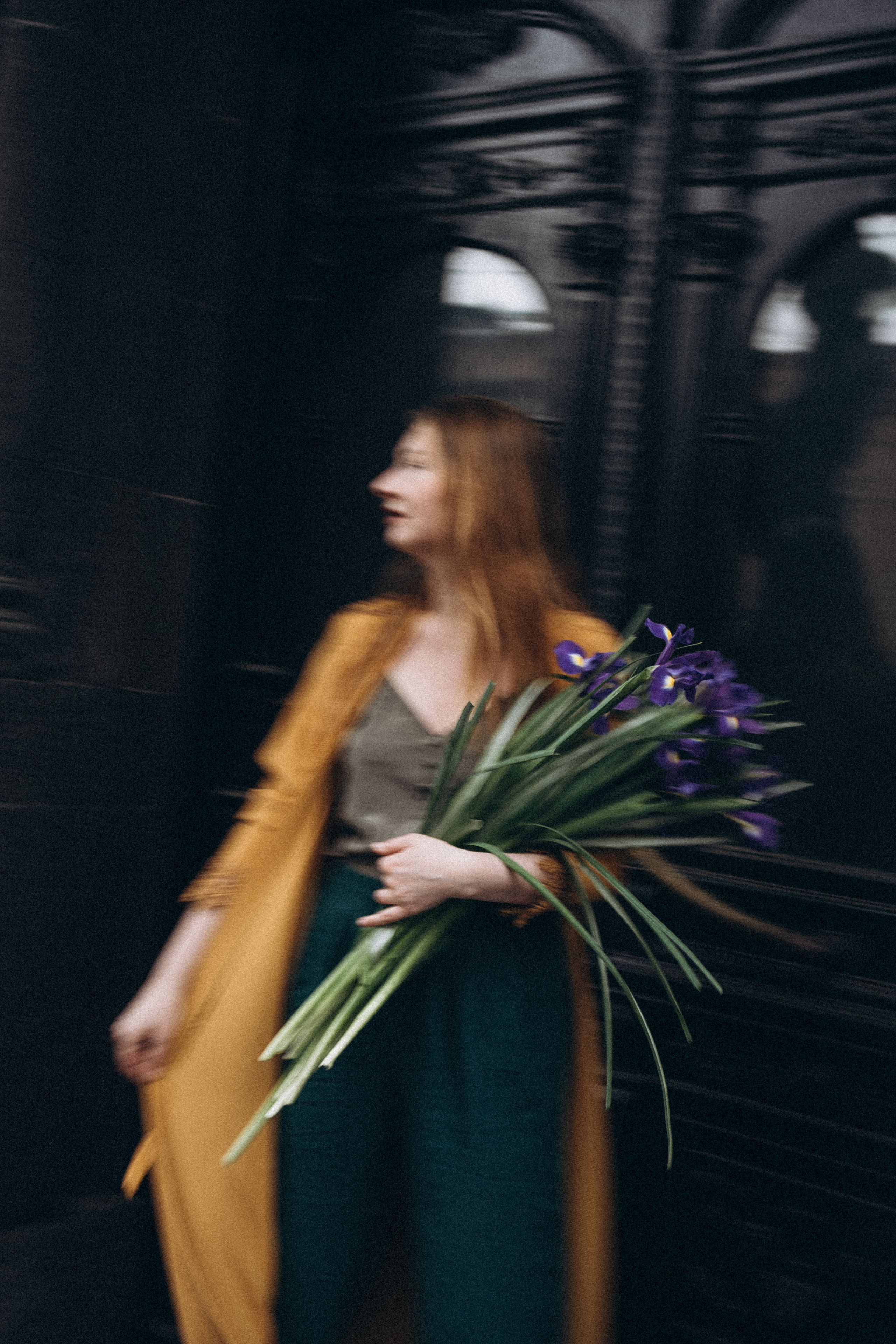 Весенняя прогулка с ирисами. Даша Яковенко Фотограф Спб