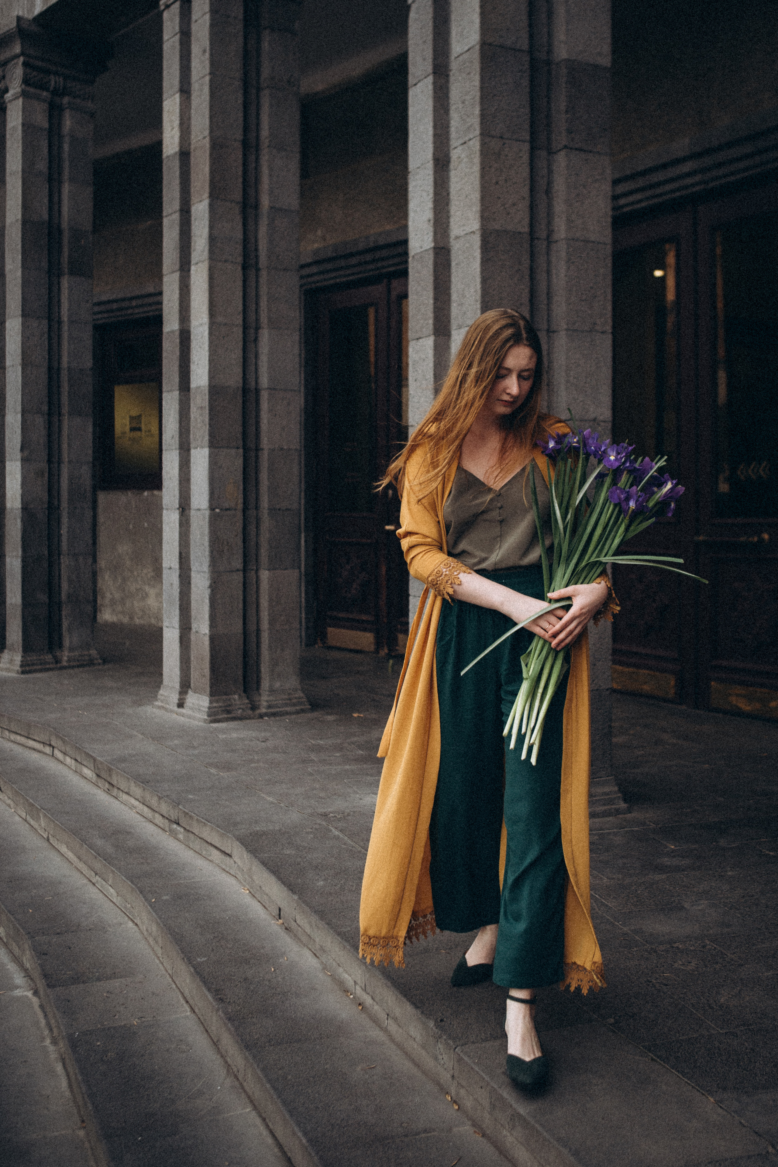 Весенняя прогулка с ирисами. Даша Яковенко Фотограф Спб