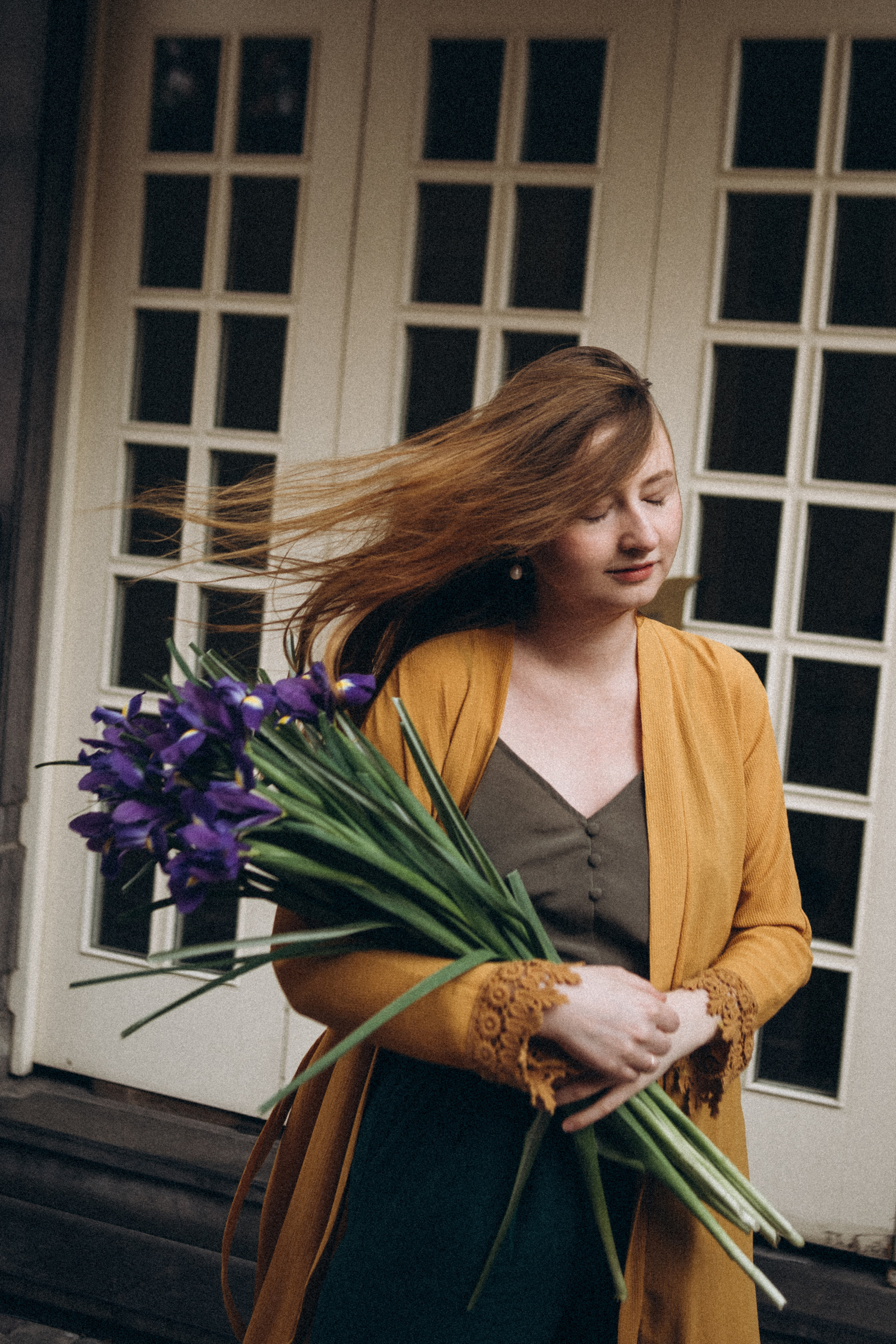 Весенняя прогулка с ирисами. Даша Яковенко Фотограф Спб