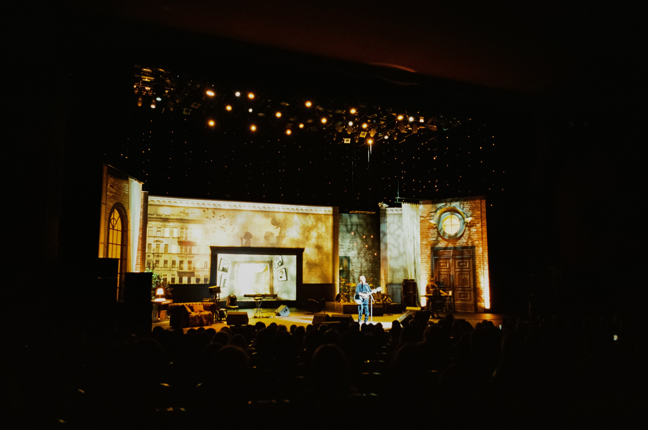 Осенние традиции. Пушкинский музей, театр Моссовета и концерт Розенбаума. Фотограф-документалист Мария Осокина