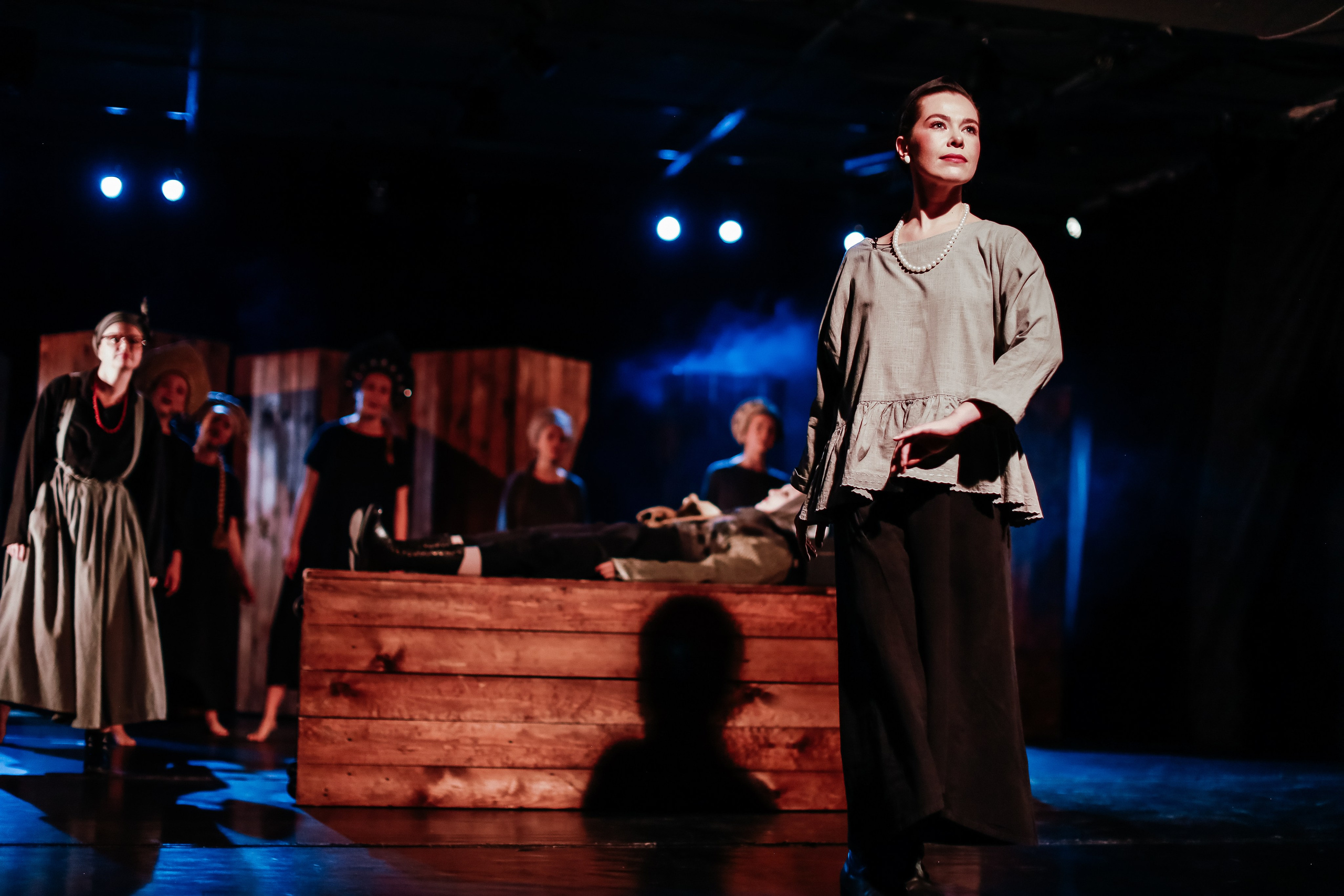 «Марьино поле». Молодежный театр Алтая. Режиссёр Ирина Астафьева. Фоторепортаж. Театральная фотосъёмка