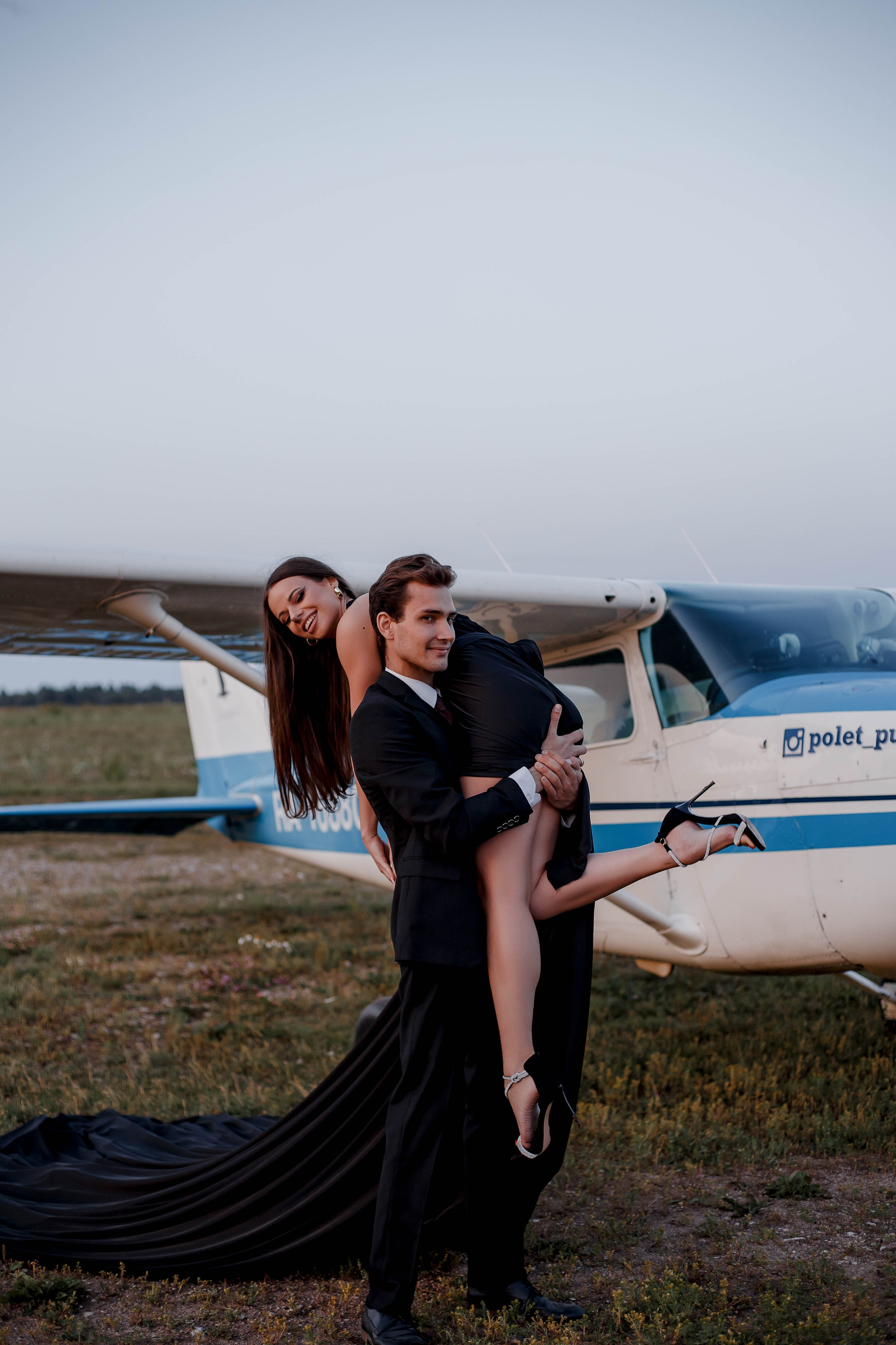 На взлетной полосе. Свадебный фотограф Санкт-Петербург  Москва