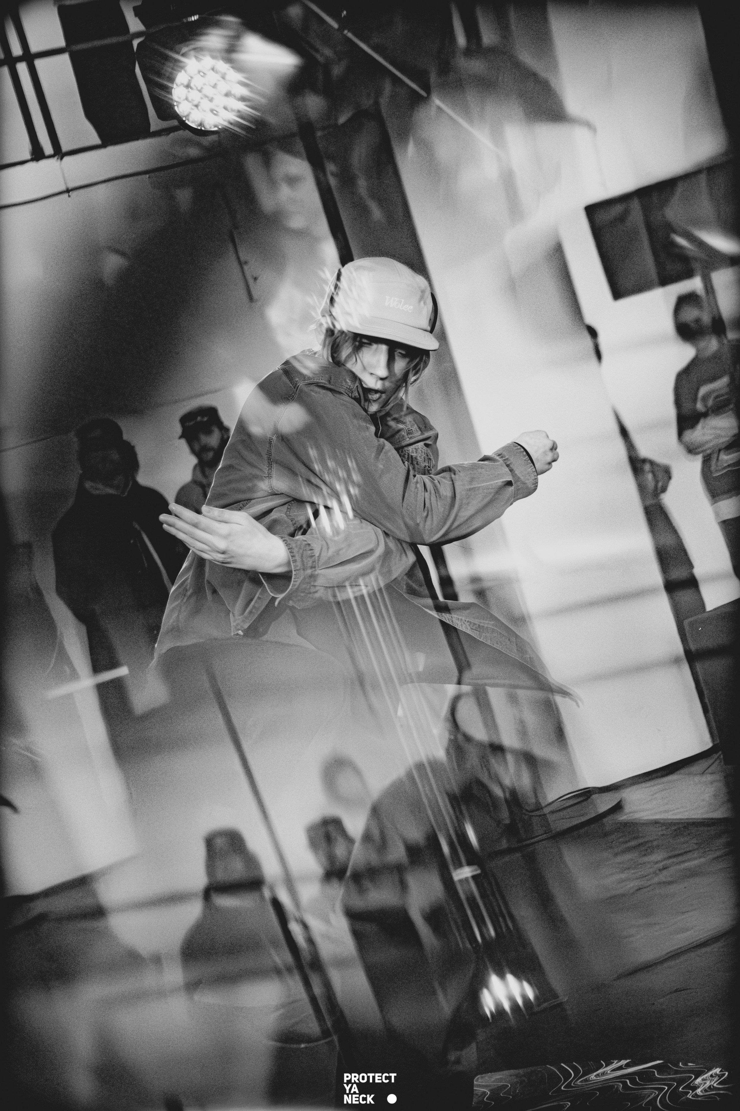 PROTECT YA NECK 22/03 (@youlovebu). Соня бу тебя сфоткала