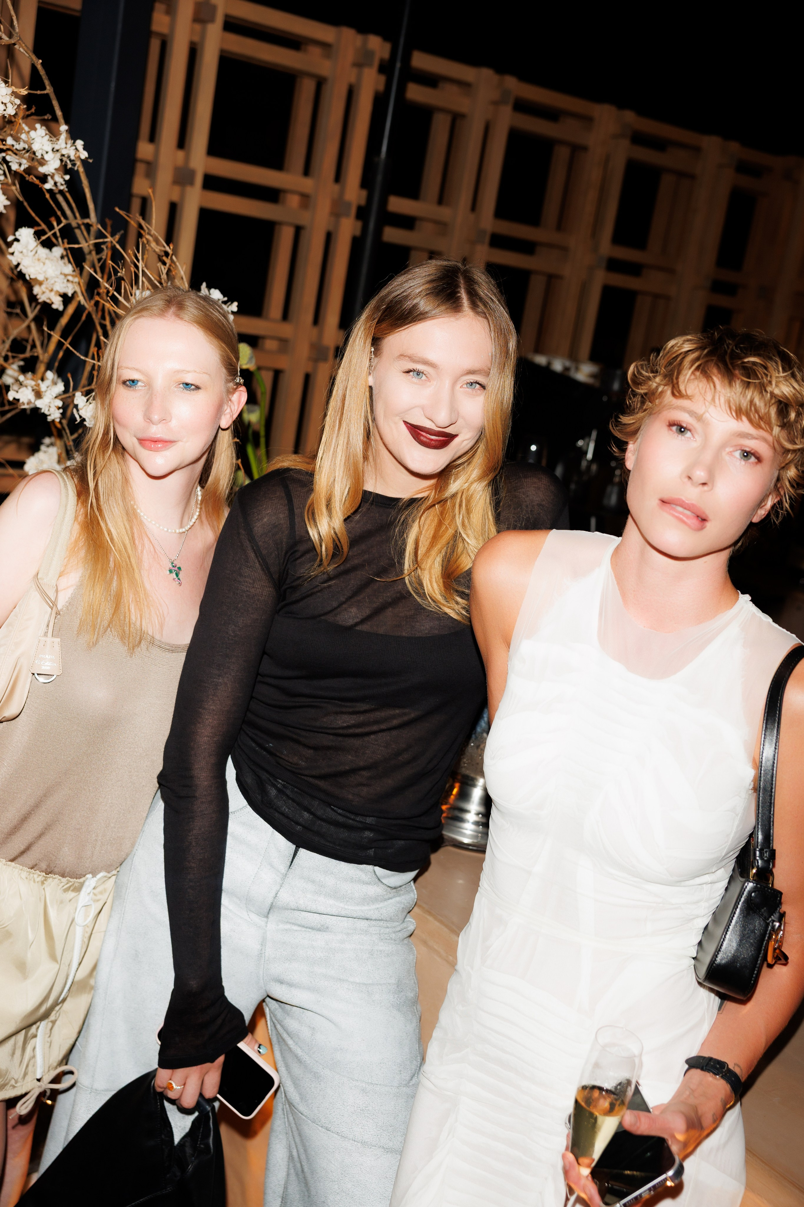 Юлия Пош, Мария Миногарова и Юлия Коваль открытие веранды ресторана IKURA